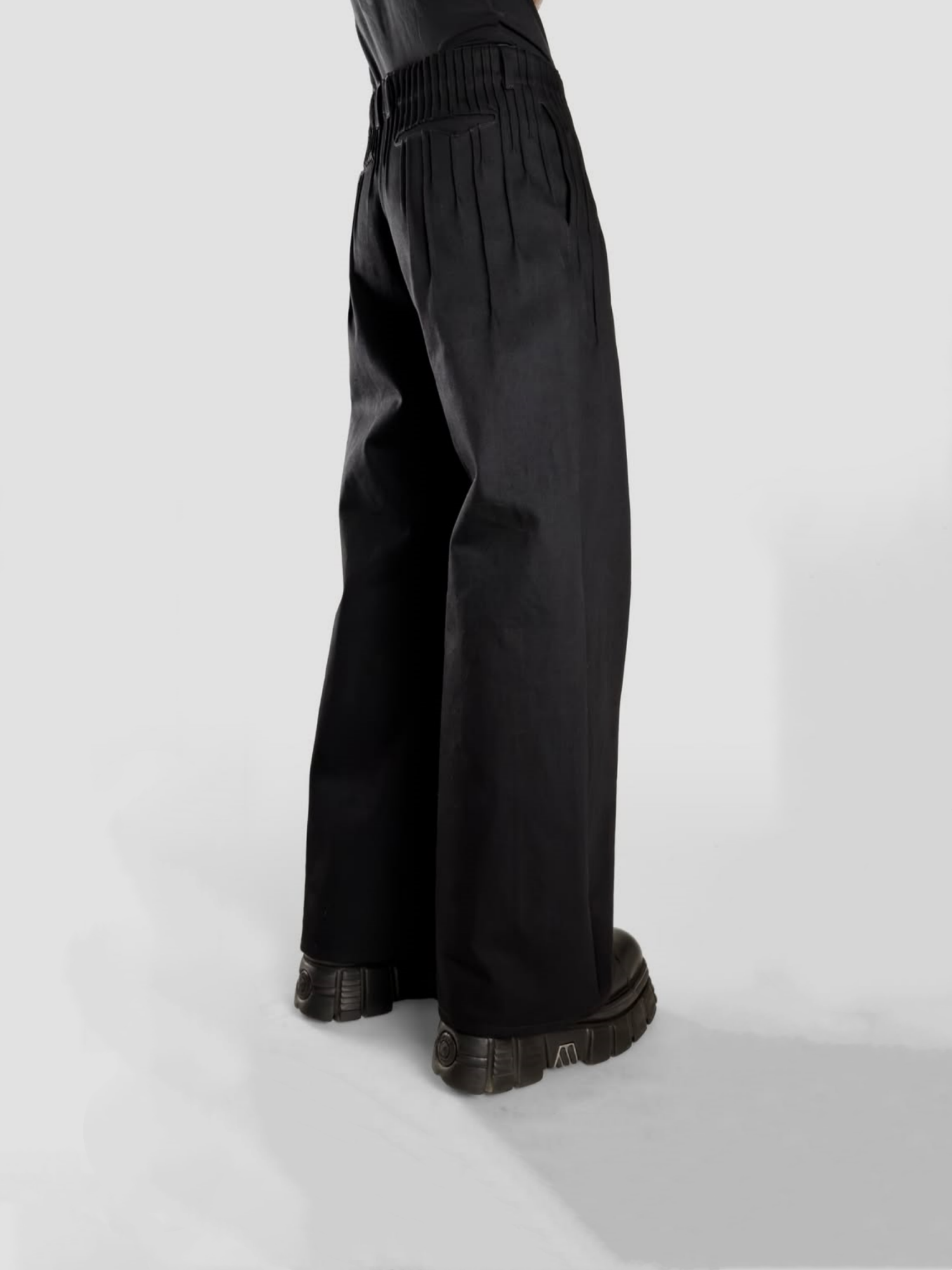 14 OZ PLEATED DENIM