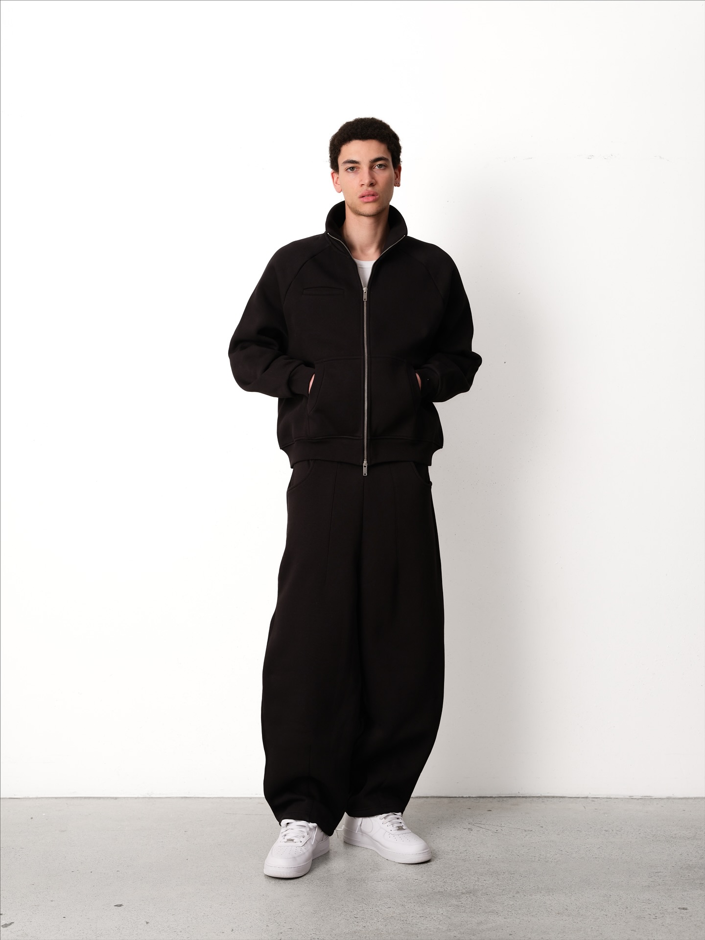 COZY STRAIGHT LEG SWEATS - BLACK かつき君着用 COZY STRAIGHT LEG SWEATS - BLACK かつき君着用 COZY STRAIGHT