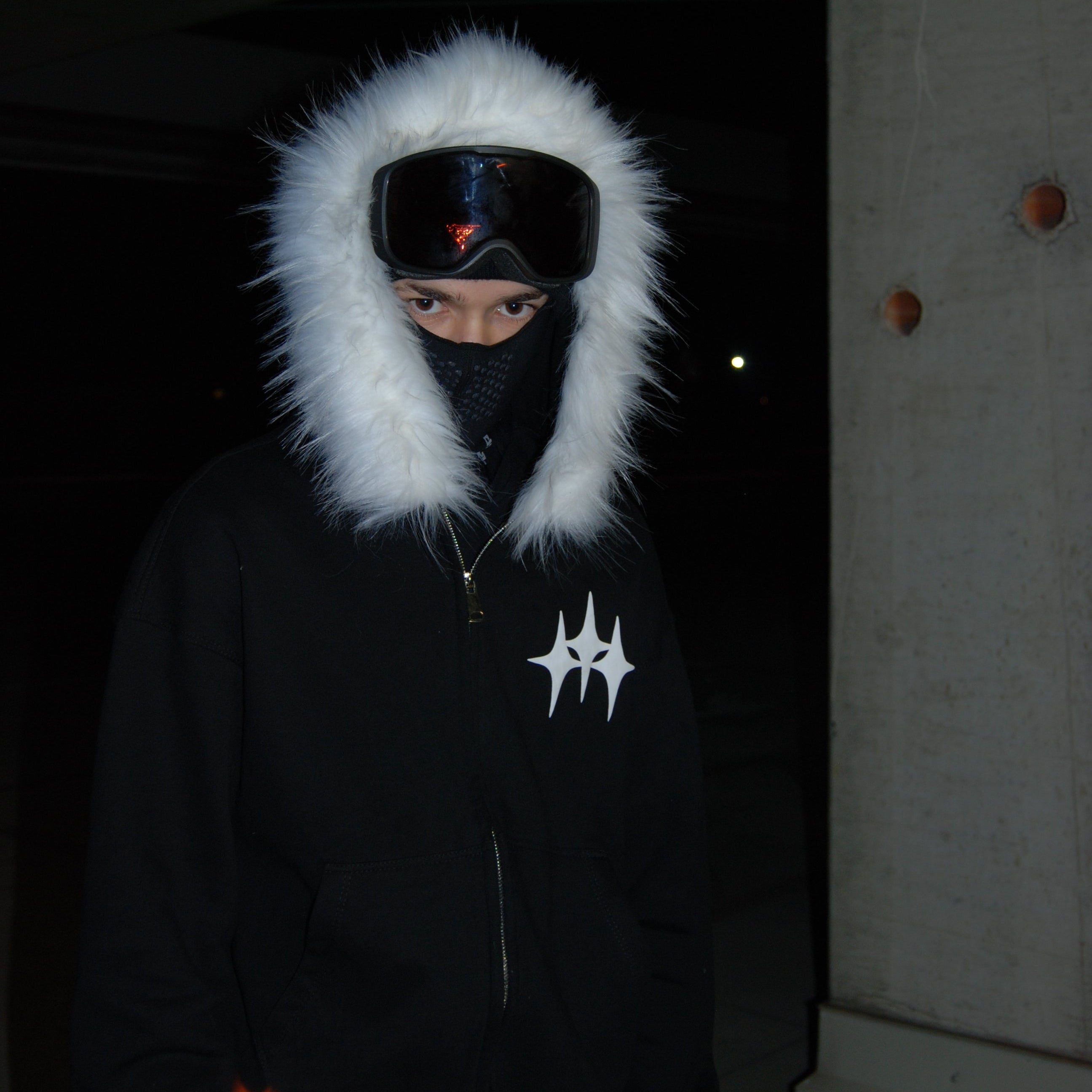 POLAR BLACK HOODIE
