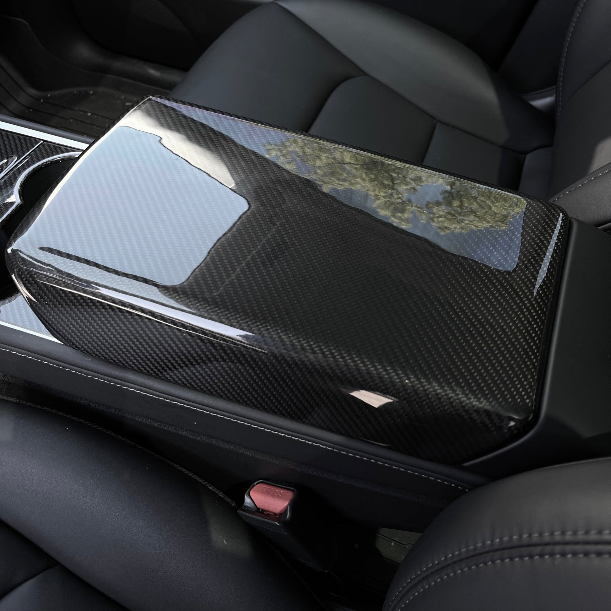 Teslula Model Y / 3 Armrest Cover - Dry Carbon Fiber Interior Mods