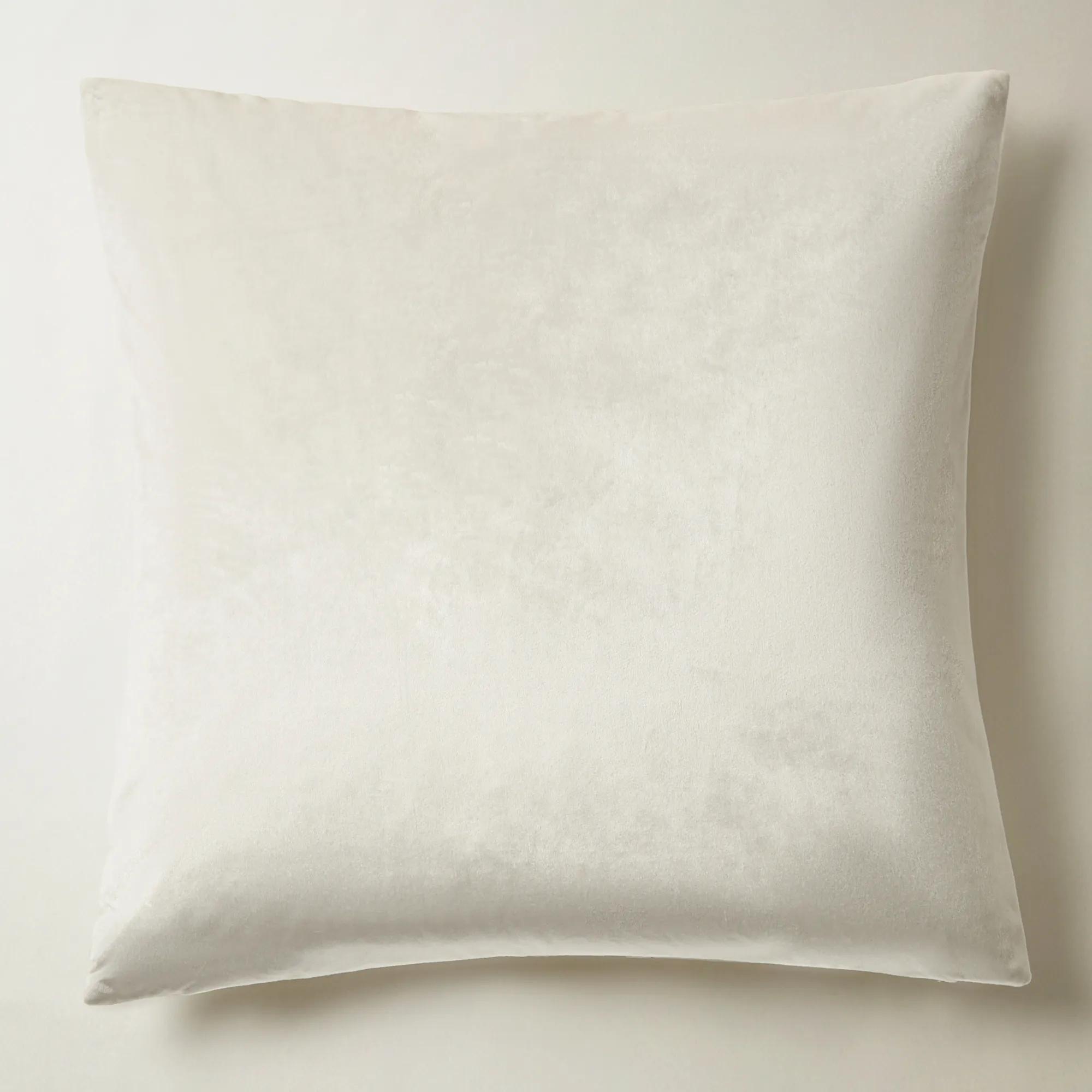 Solenne Pillow 22"