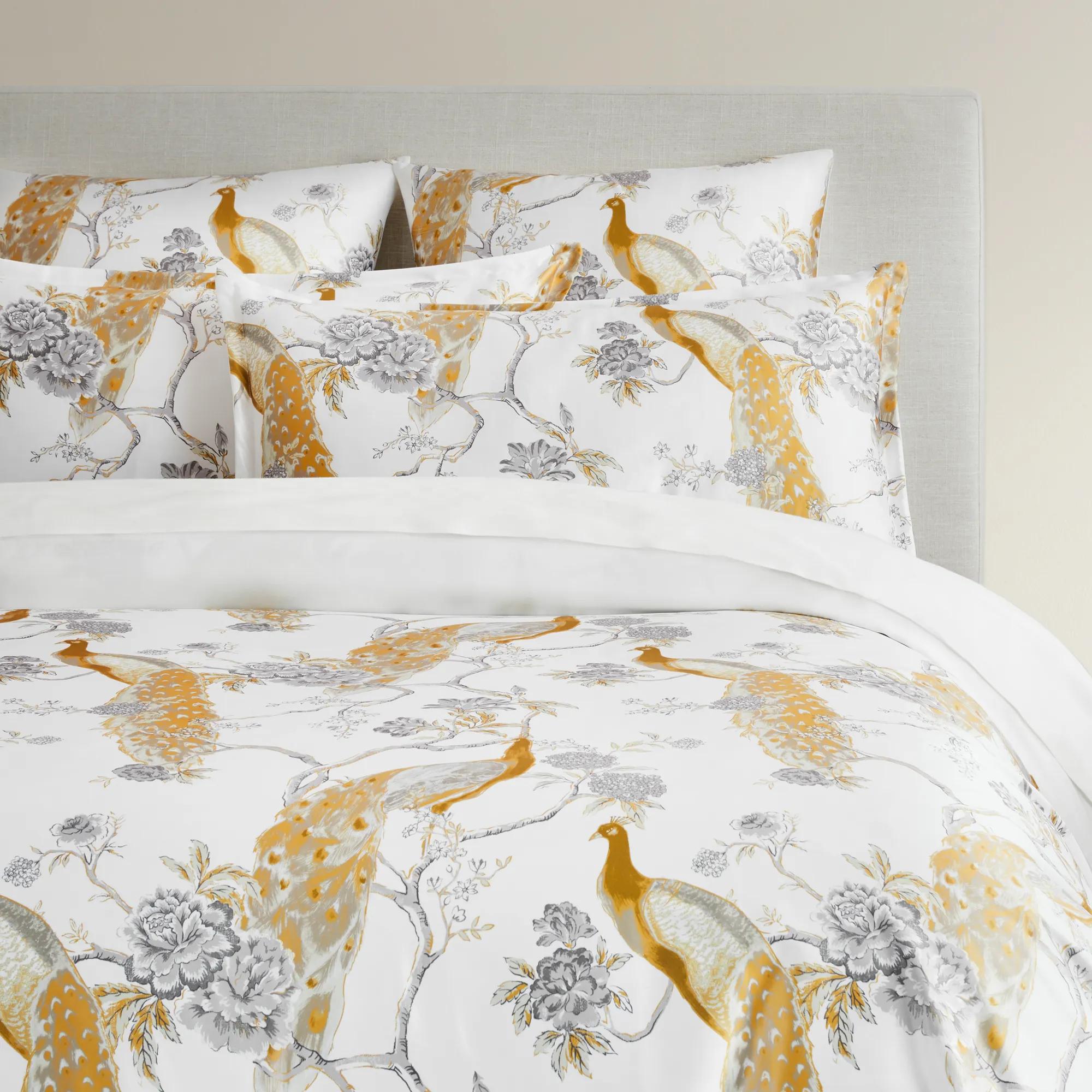Pavo Bedding - Ivory/Gold