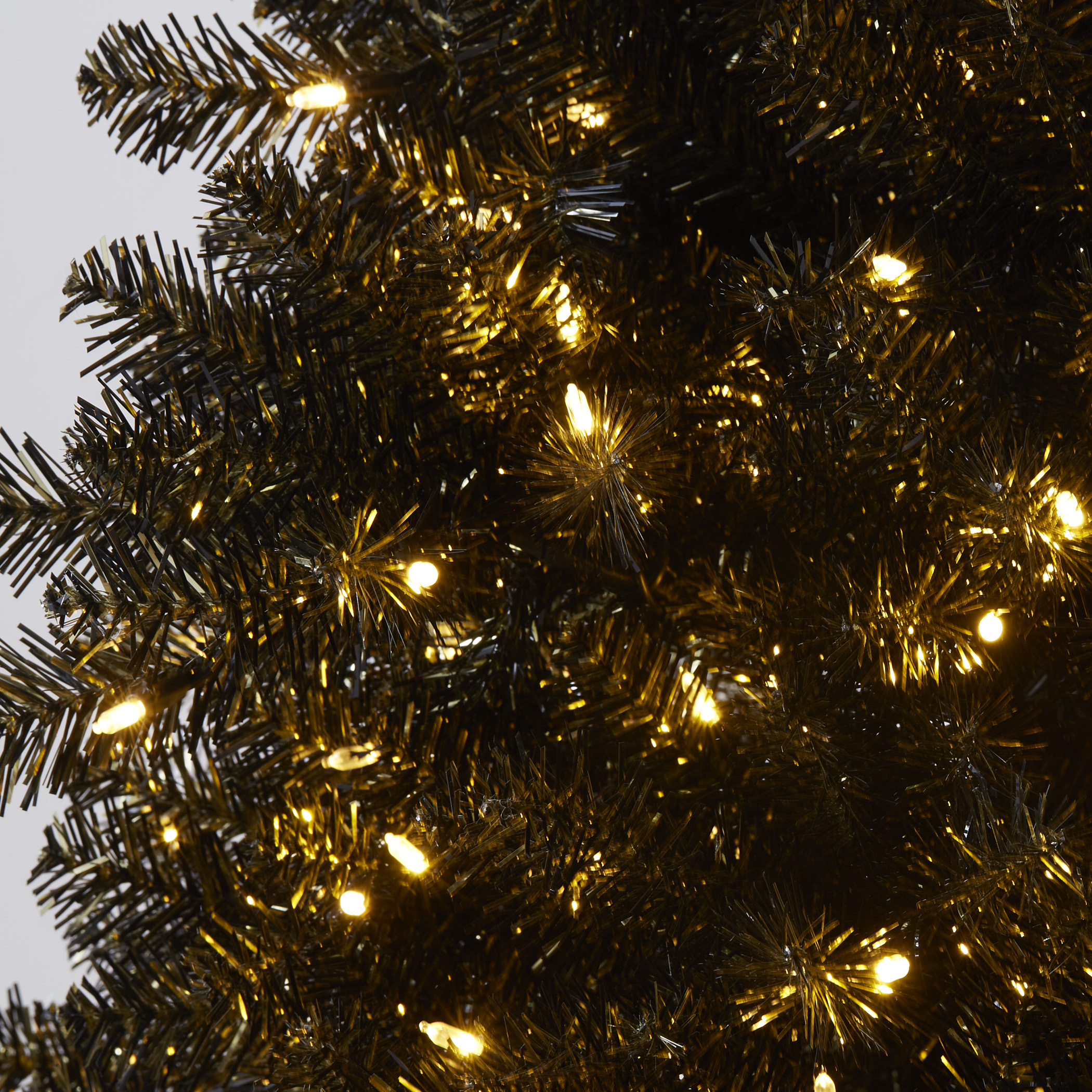 Pre-Lit Black And Gold Tree 7'