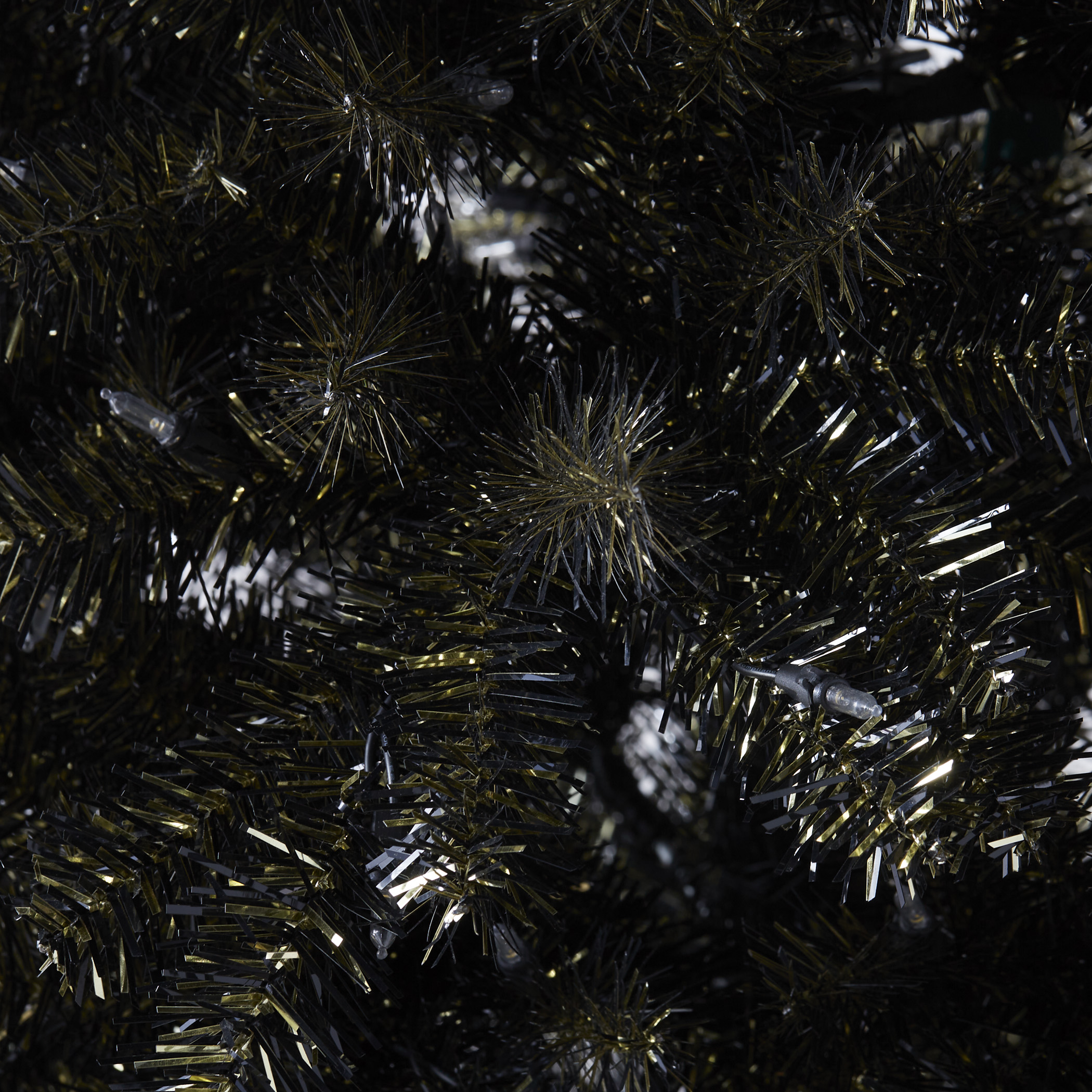Pre-Lit Black And Gold Tree 7'