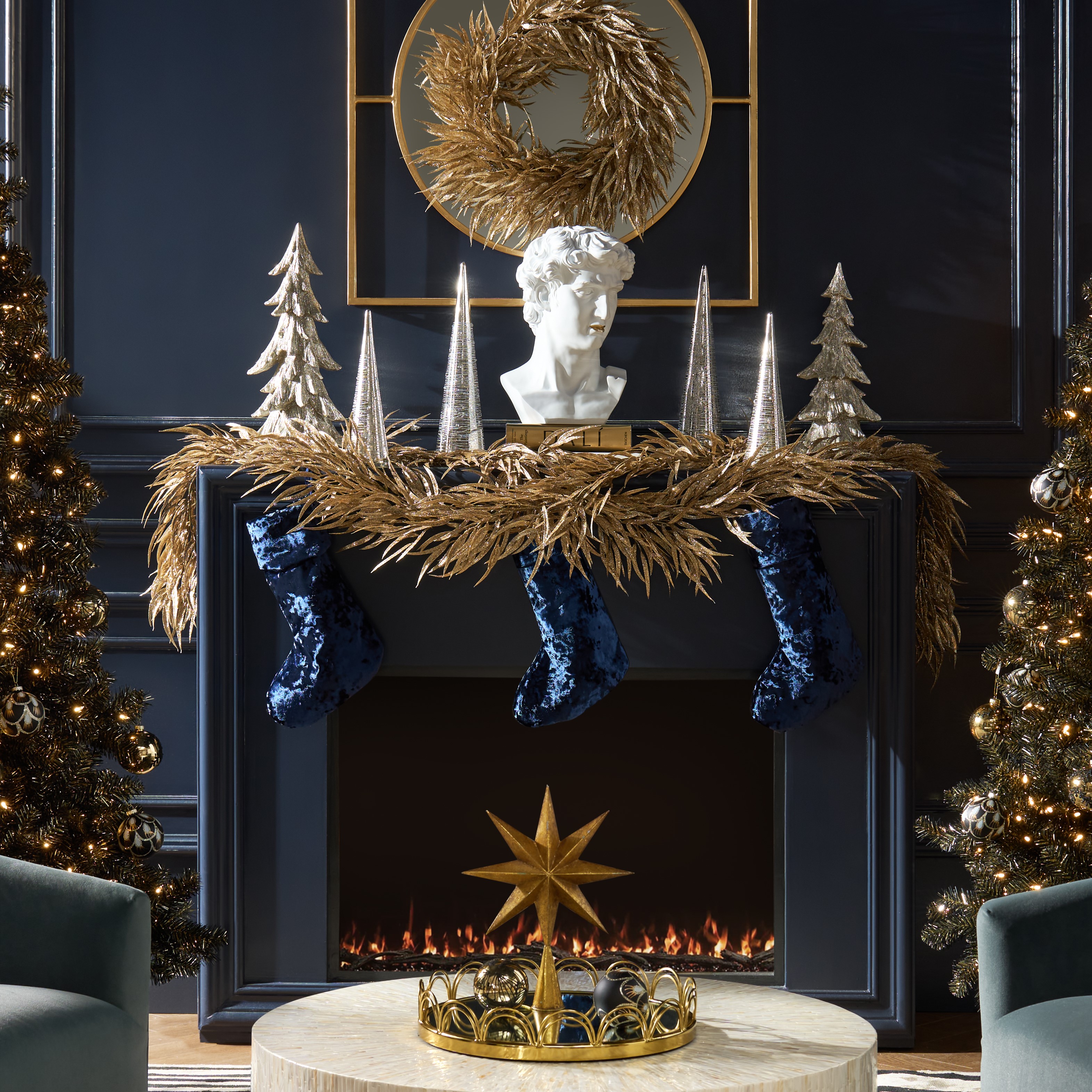 Pre-Lit Black And Gold Tree 7'