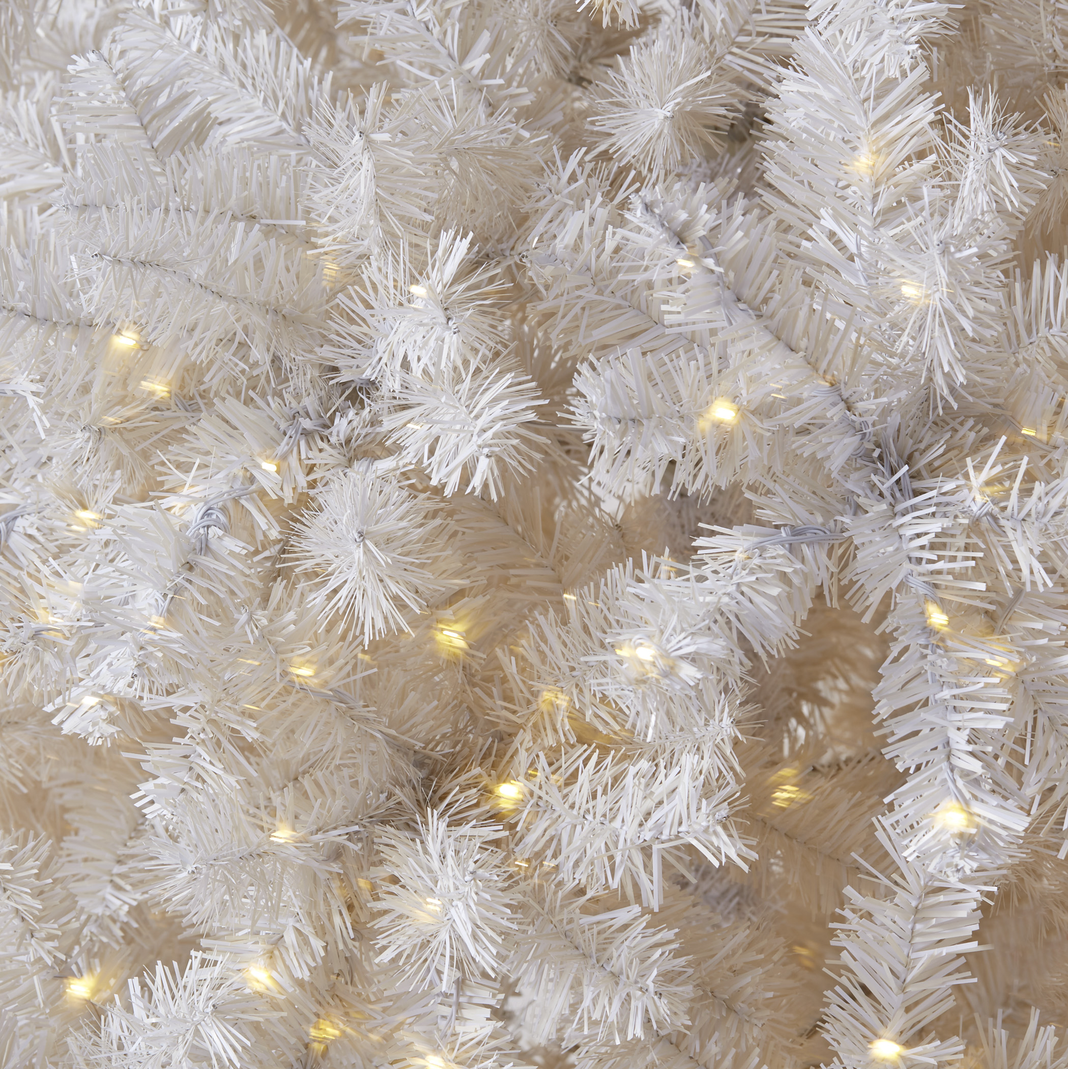 Pre-Lit Spruce Tree 7'5"