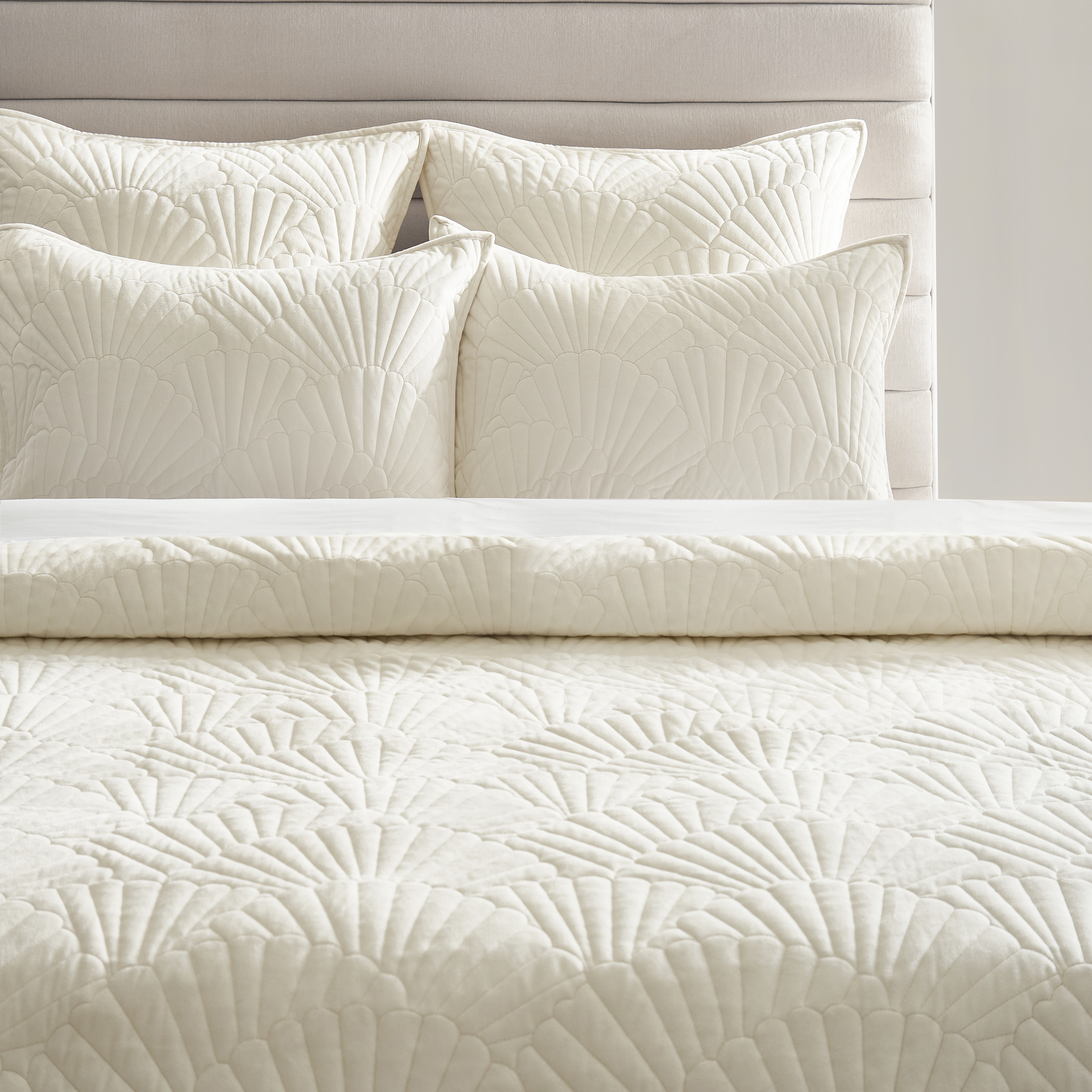 Fan Velvet Quilt Set - Ivory