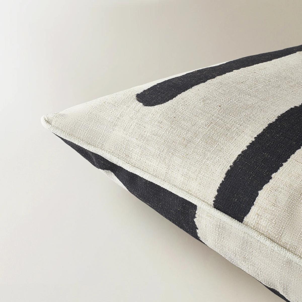 Rian Dual Side Pillow 22"