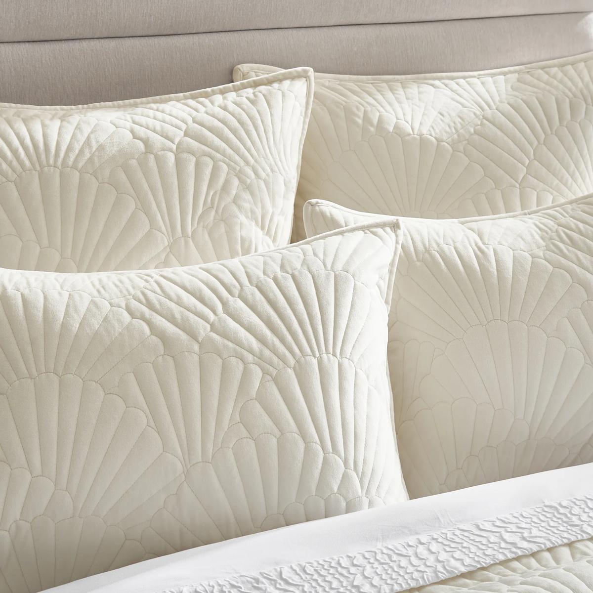 Fan Velvet Quilt Set - Ivory