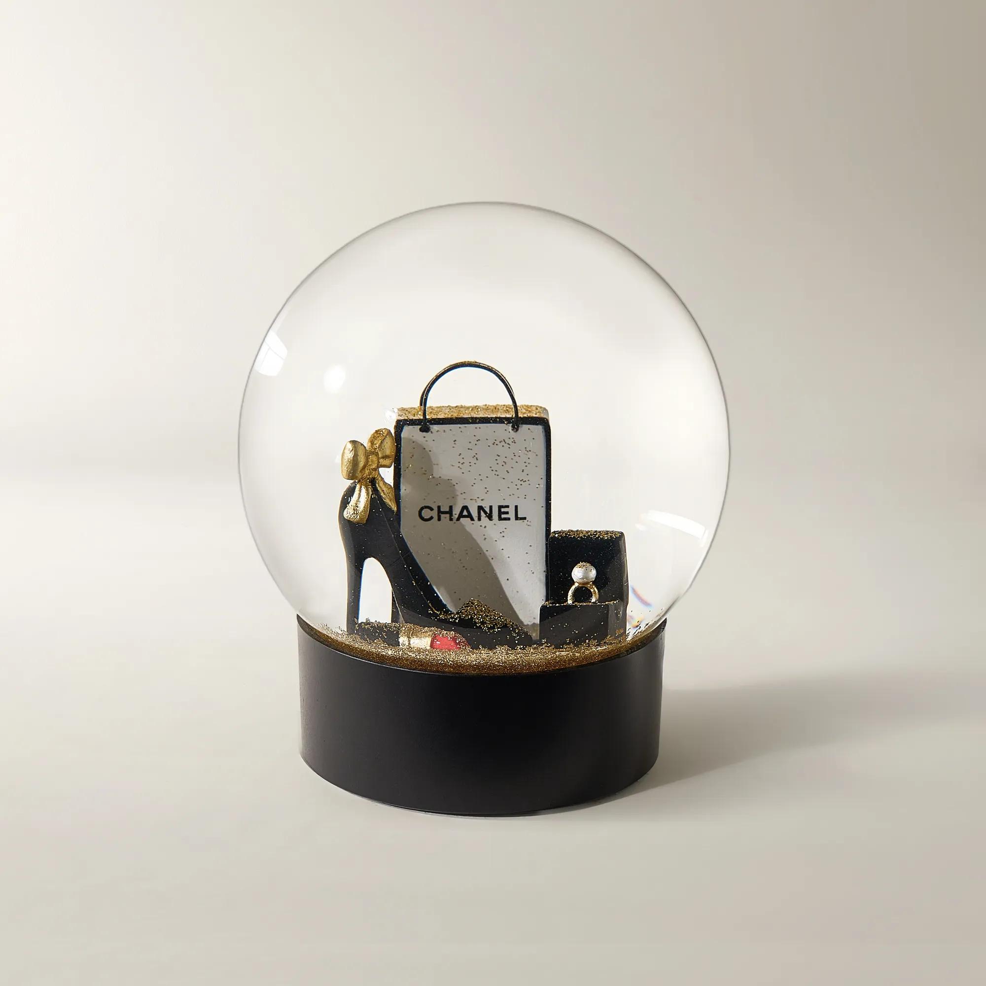 Shopping Black Resin Glitter Globe 5.25