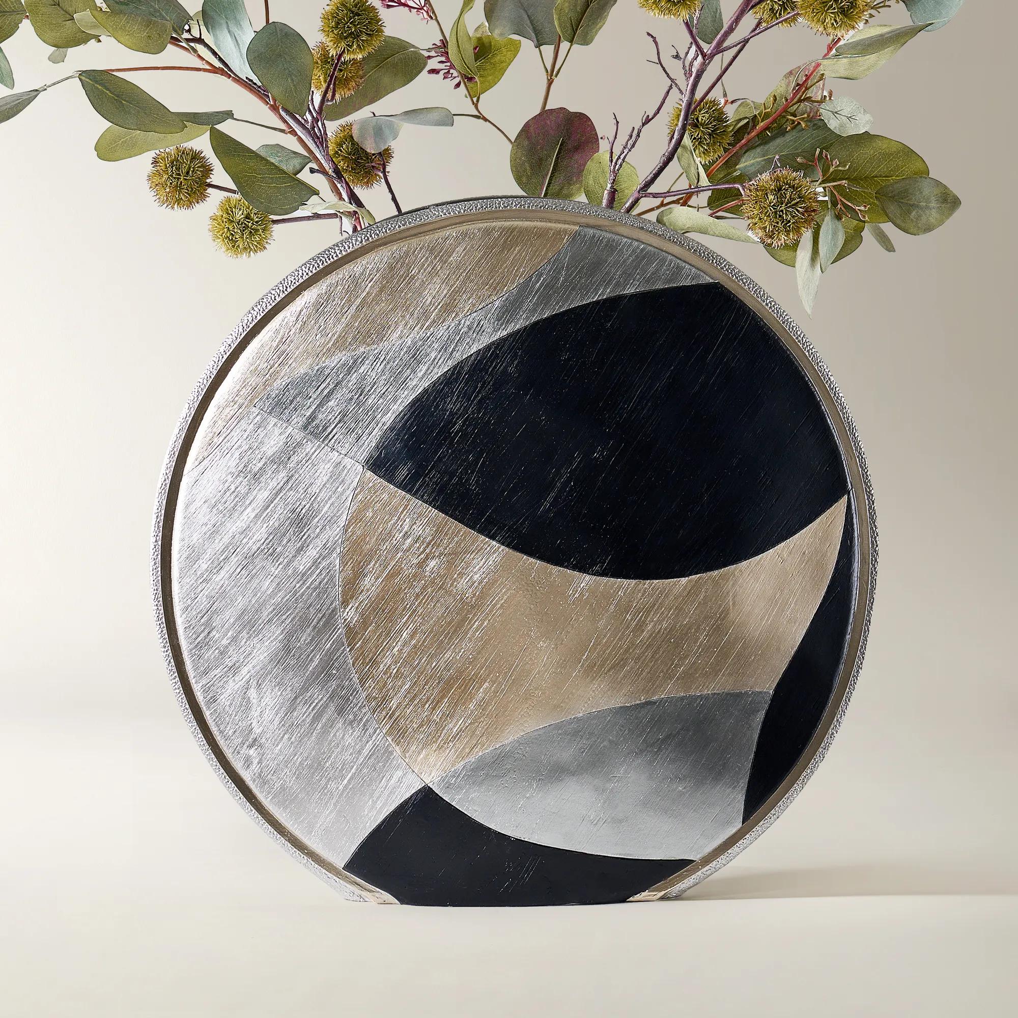 Daria Vase