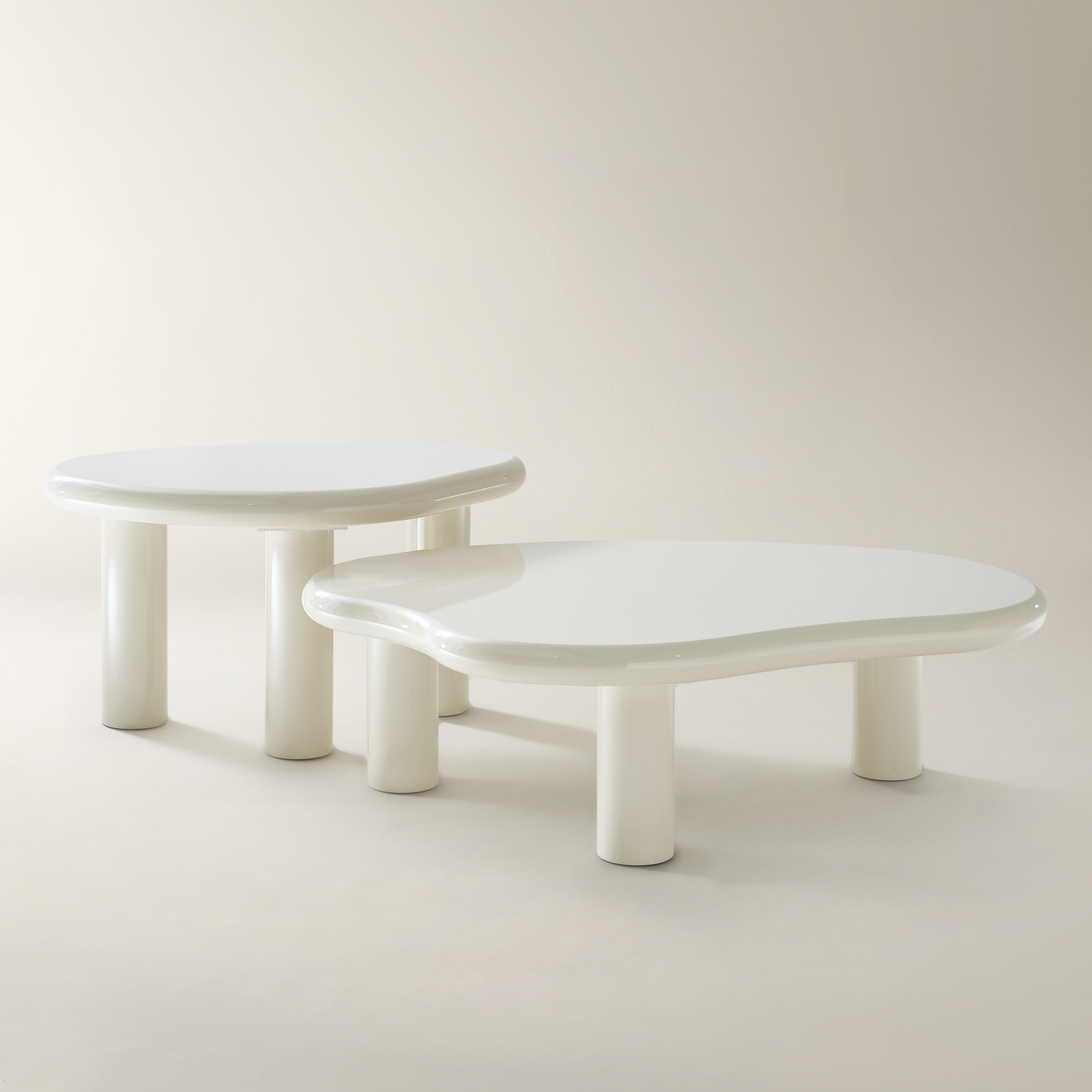 Iris Lacquer Nesting Coffee Table Set of 2 (36.3"-50.5") - White