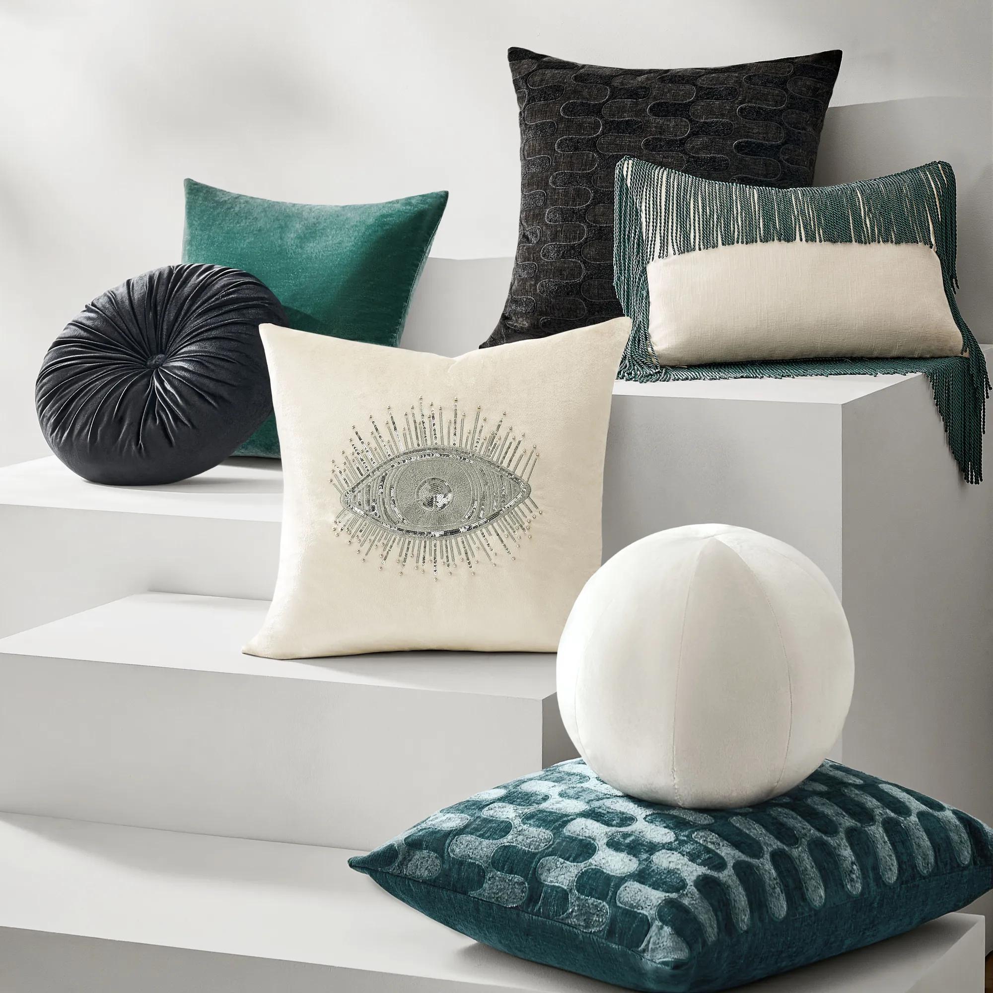 Clea Tufted Round Velvet Pillow 15" - Black