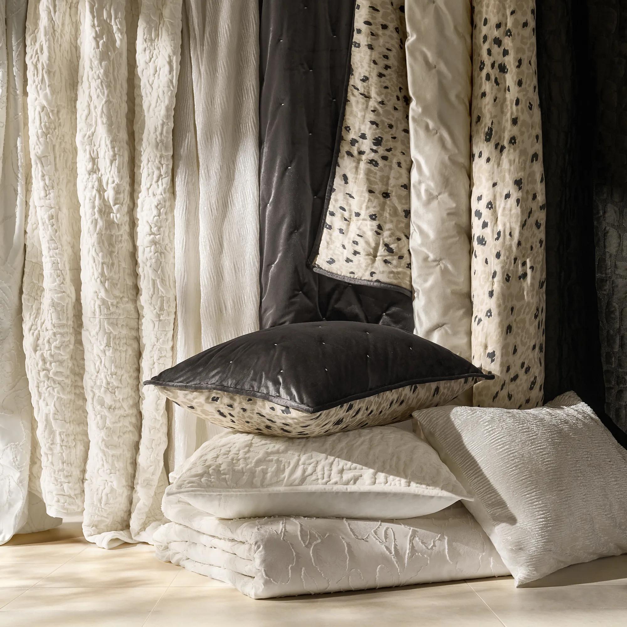 Cosette Textured Jacquard Bedding Set - Ivory
