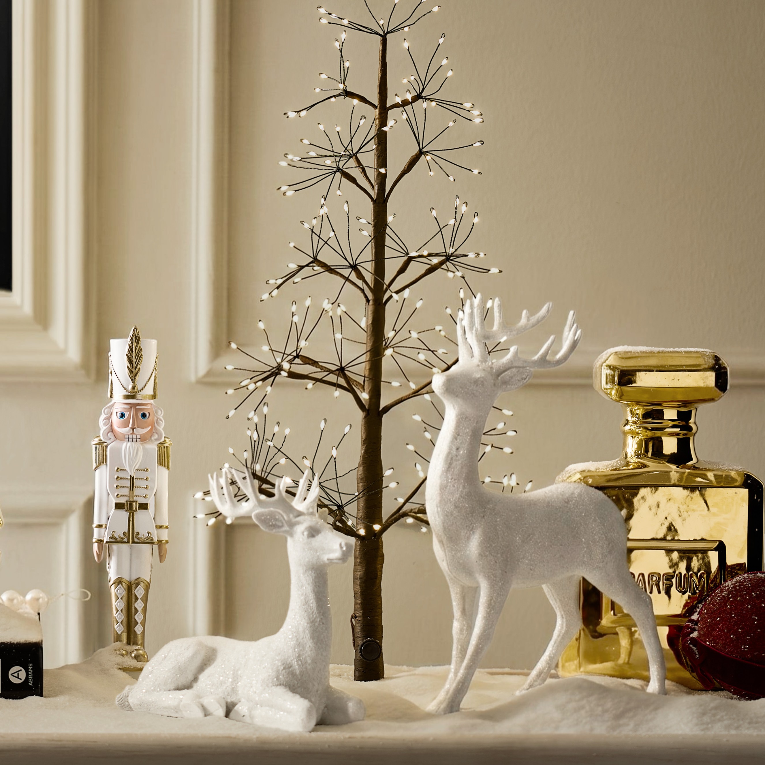 Majestic Deer White Resin 8"