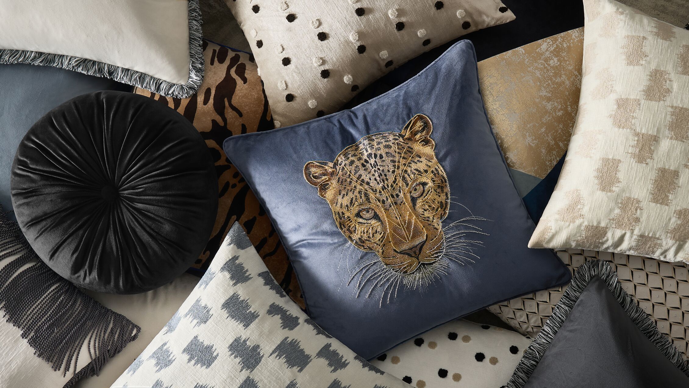 <p style='color:black'>Discover the latest expressions of modern luxury and collected living.</p>