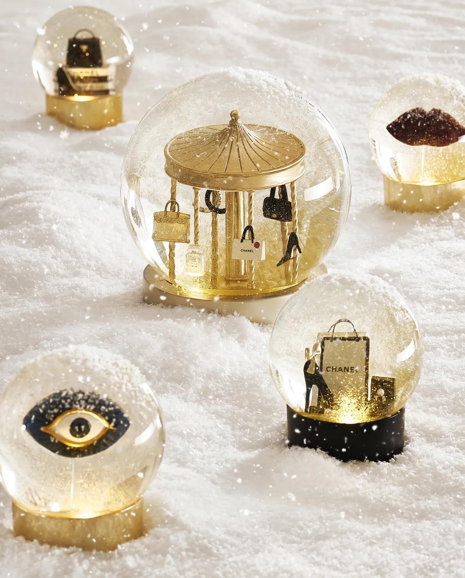 Shopping Snow Globe