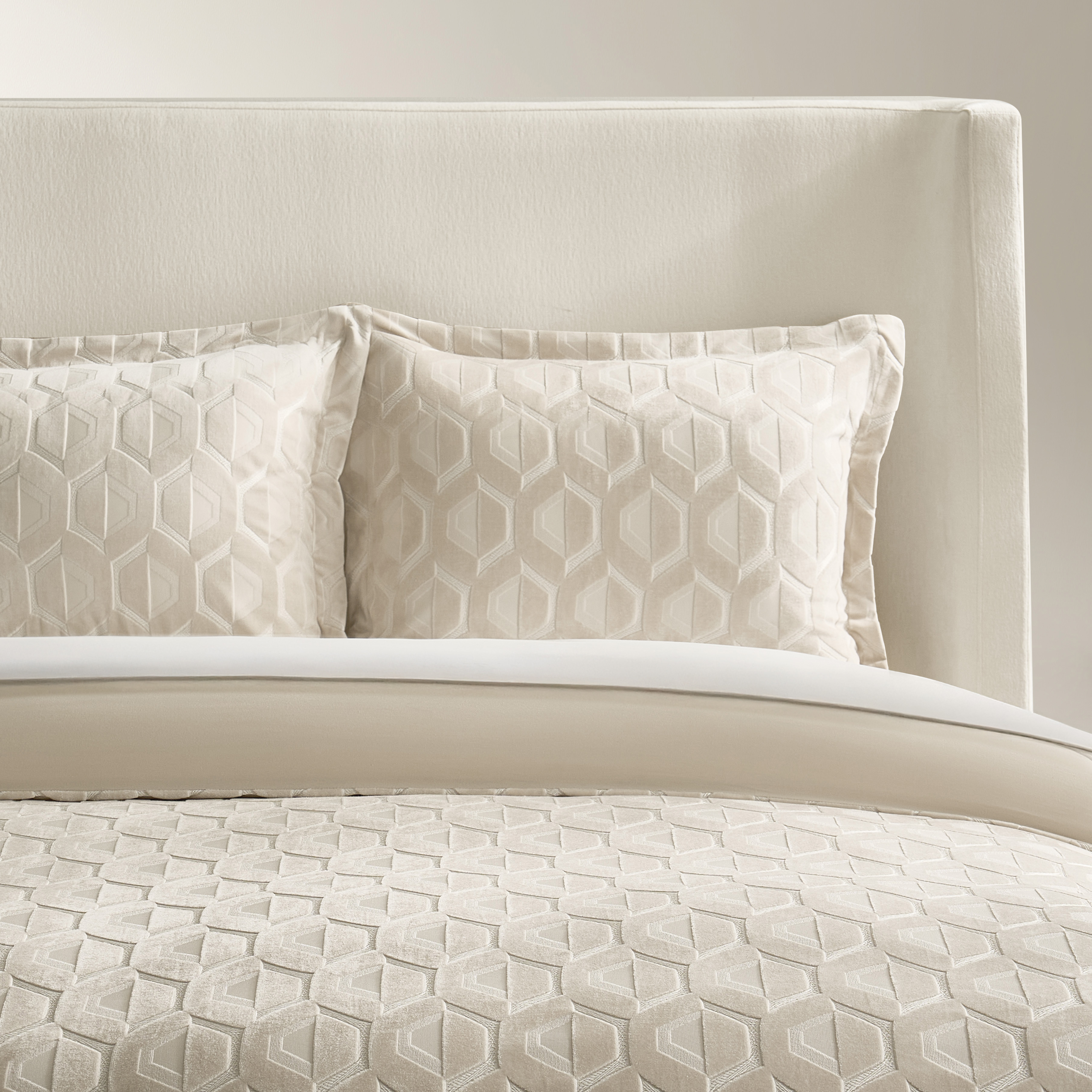 Cielo Cut Velvet Bedding Set - Alabaster