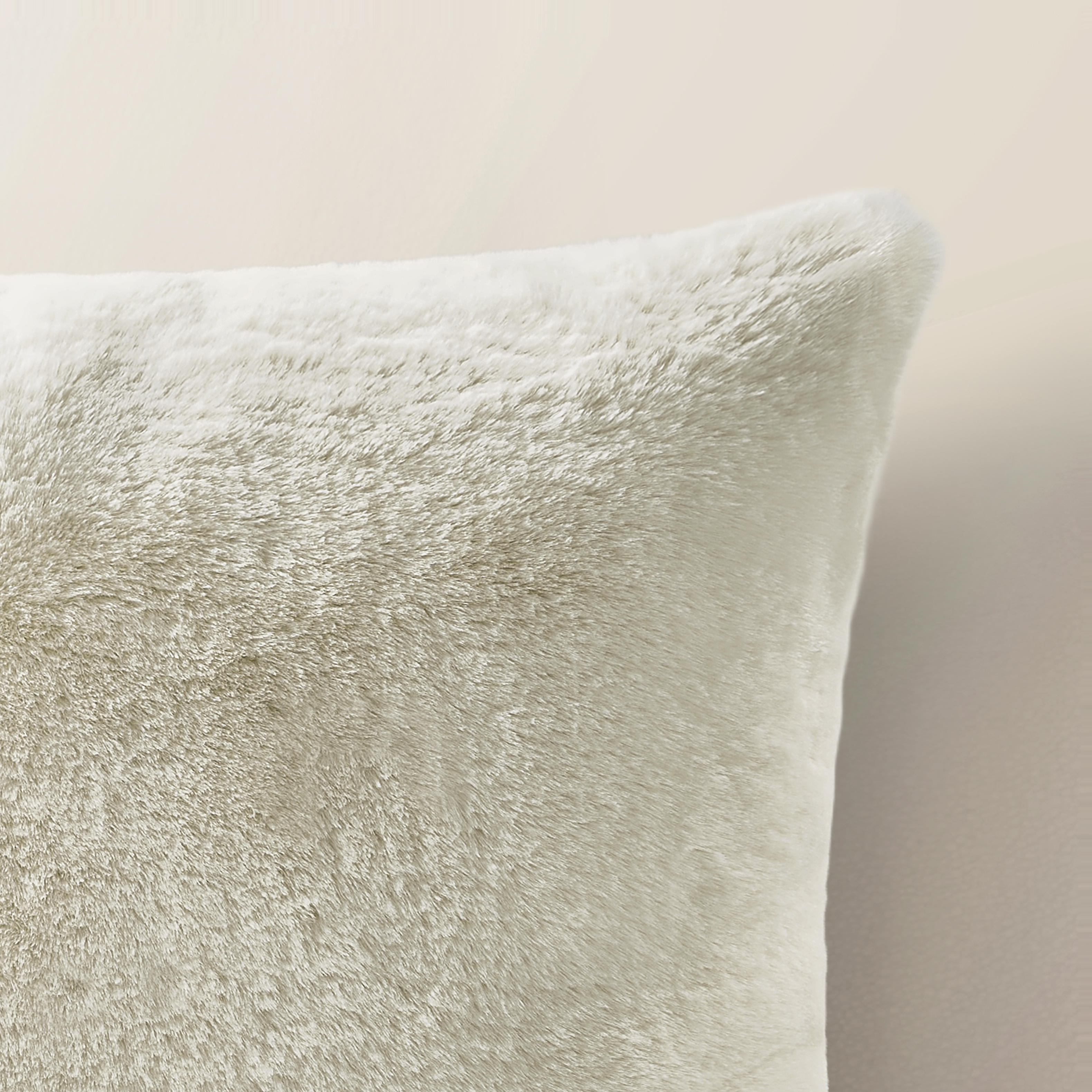 Shay Faux Fur Pillow 22" - Ivory