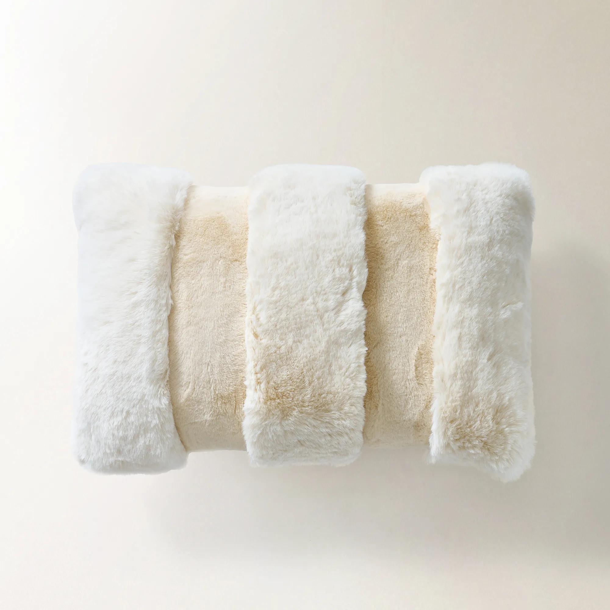 Peliz Fur Lumbar 20" x 14" - Ivory