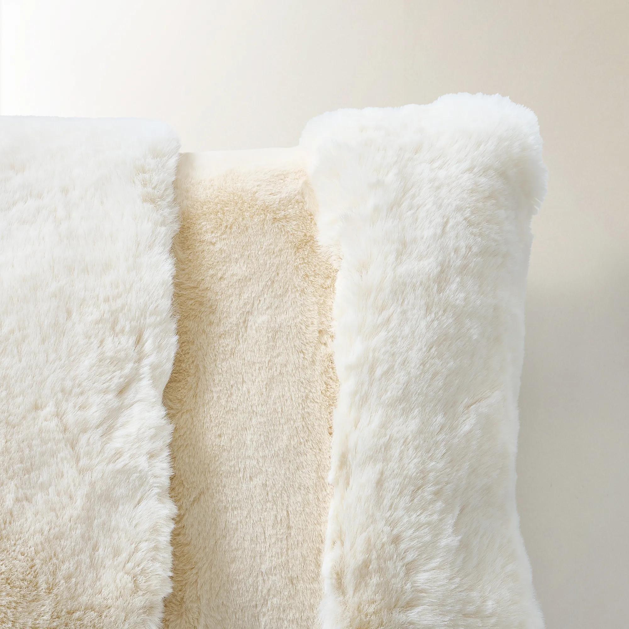 Peliz Fur Lumbar 20" x 14" - Ivory