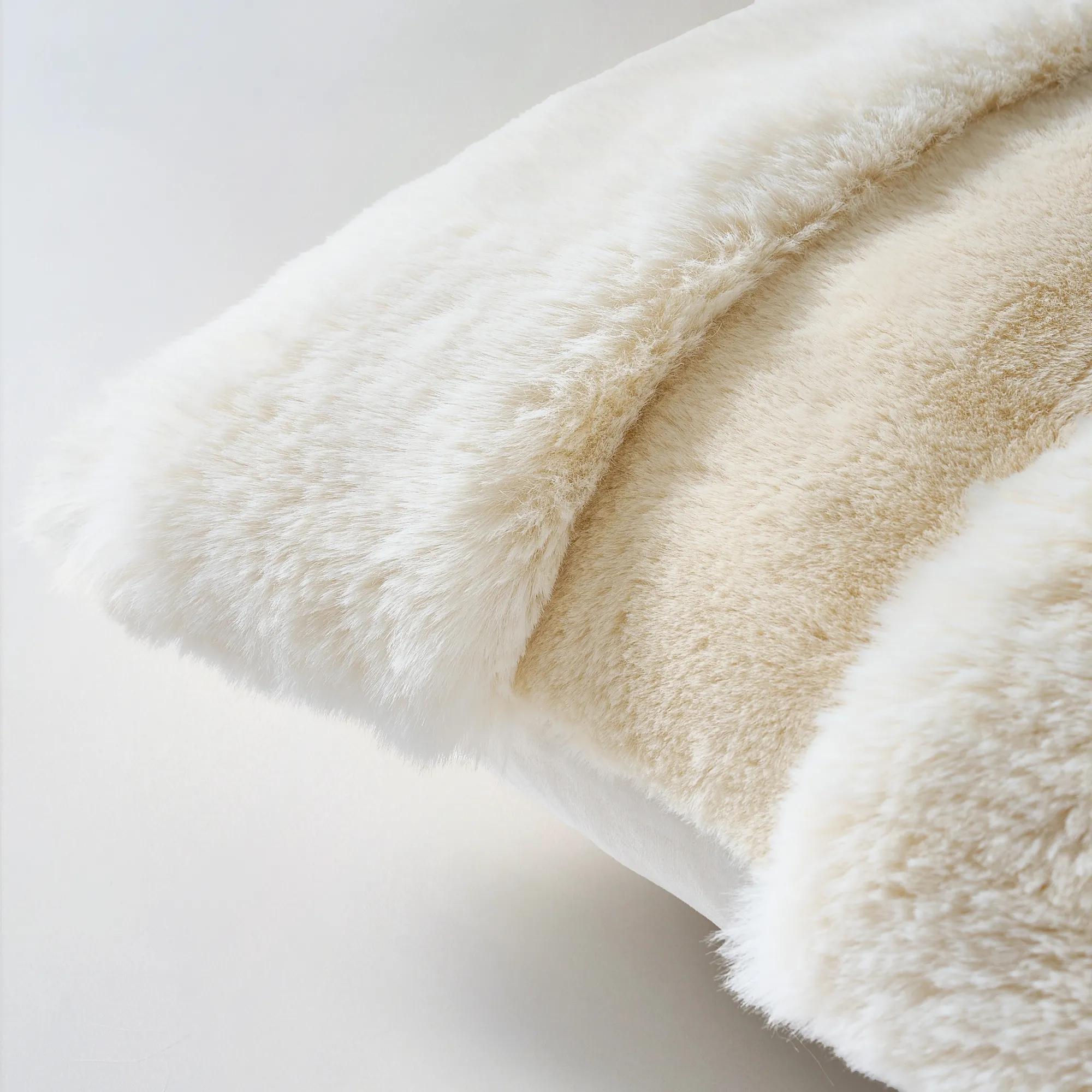 Peliz Fur Lumbar 20" x 14" - Ivory