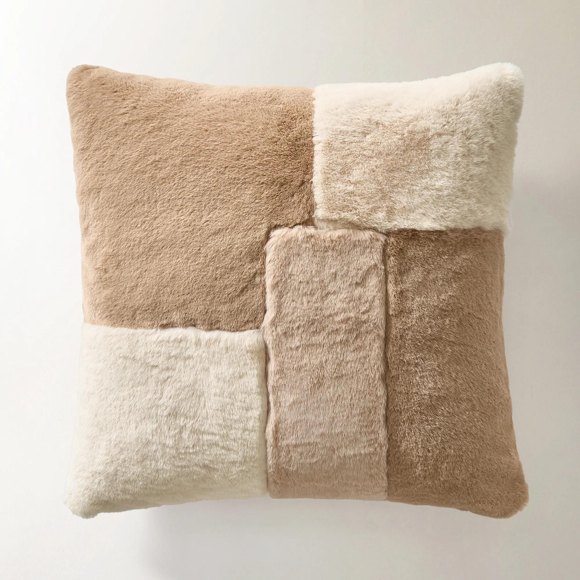 Peliz Patchwork Fur Pillow 22" - Ivory/Tan