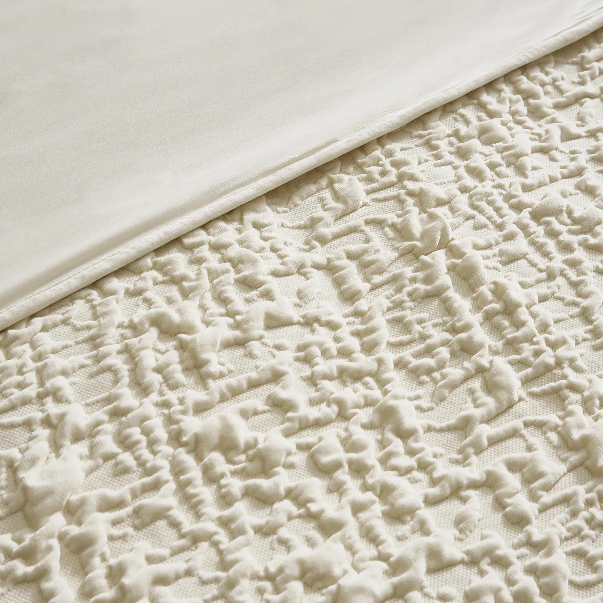 Madera Ivory Textured Velvet Bedding Set