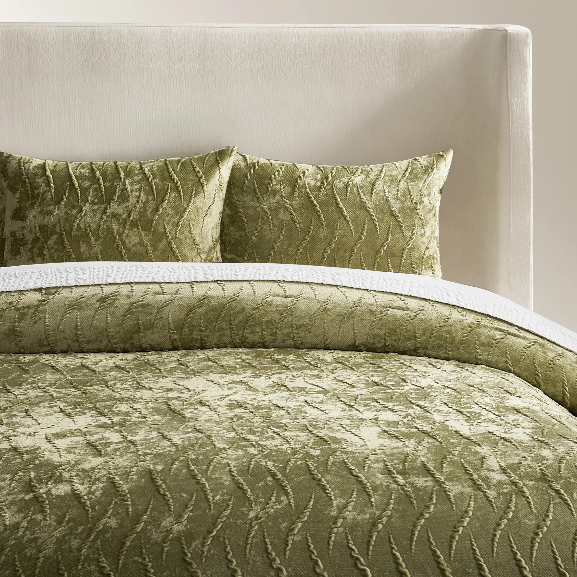 Eve Textured Velvet Quilt Set - Pistachio