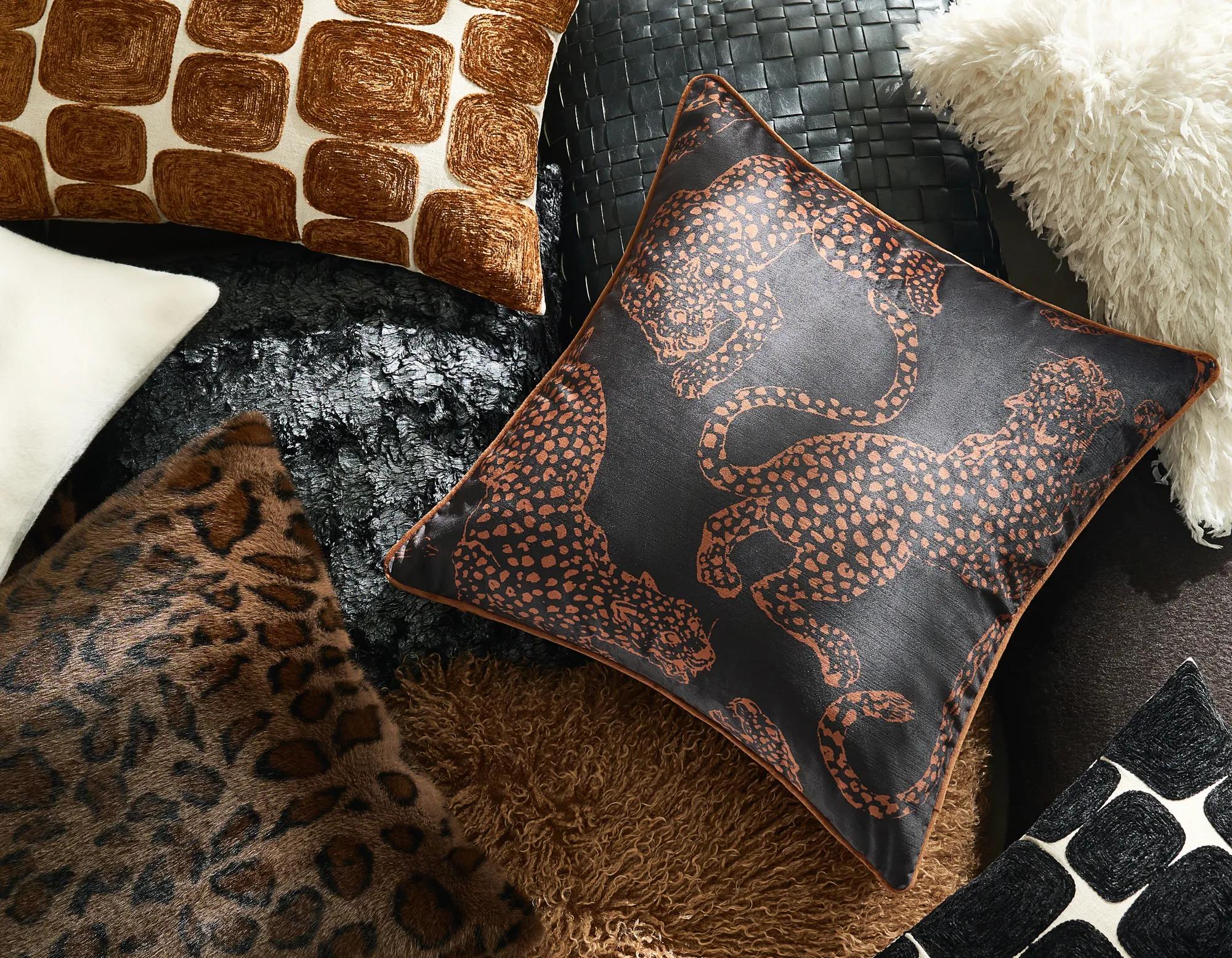Leopardi Dual Side Pillow 22"- Black/Rust