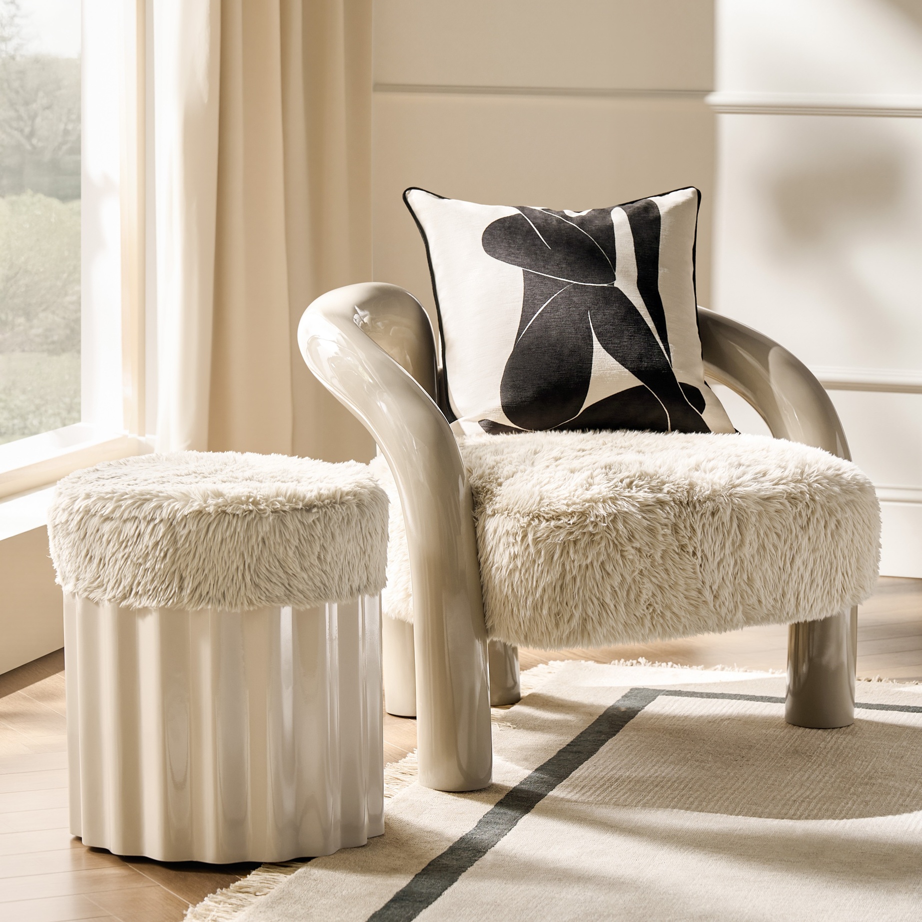 Nia Lacquered Storage Stool - Turtle Dove