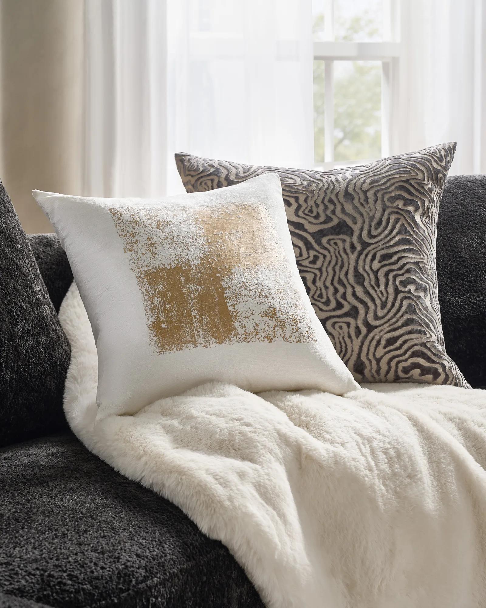 Shay Faux Fur Throw 50" X 60" - Ivory