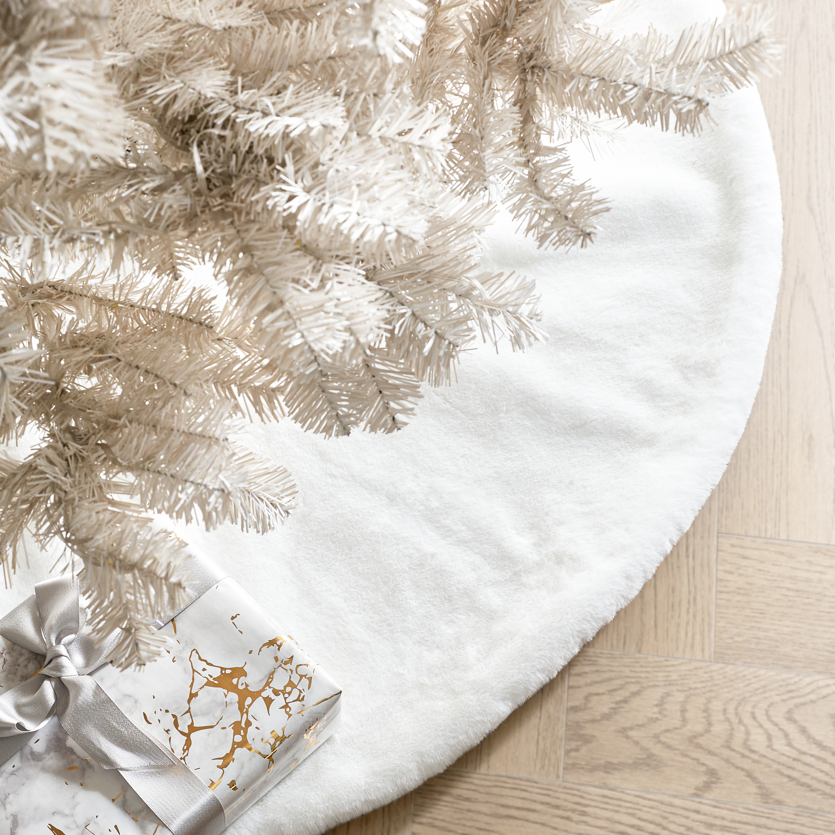 Faux Fur Tree Skirt 48" - White