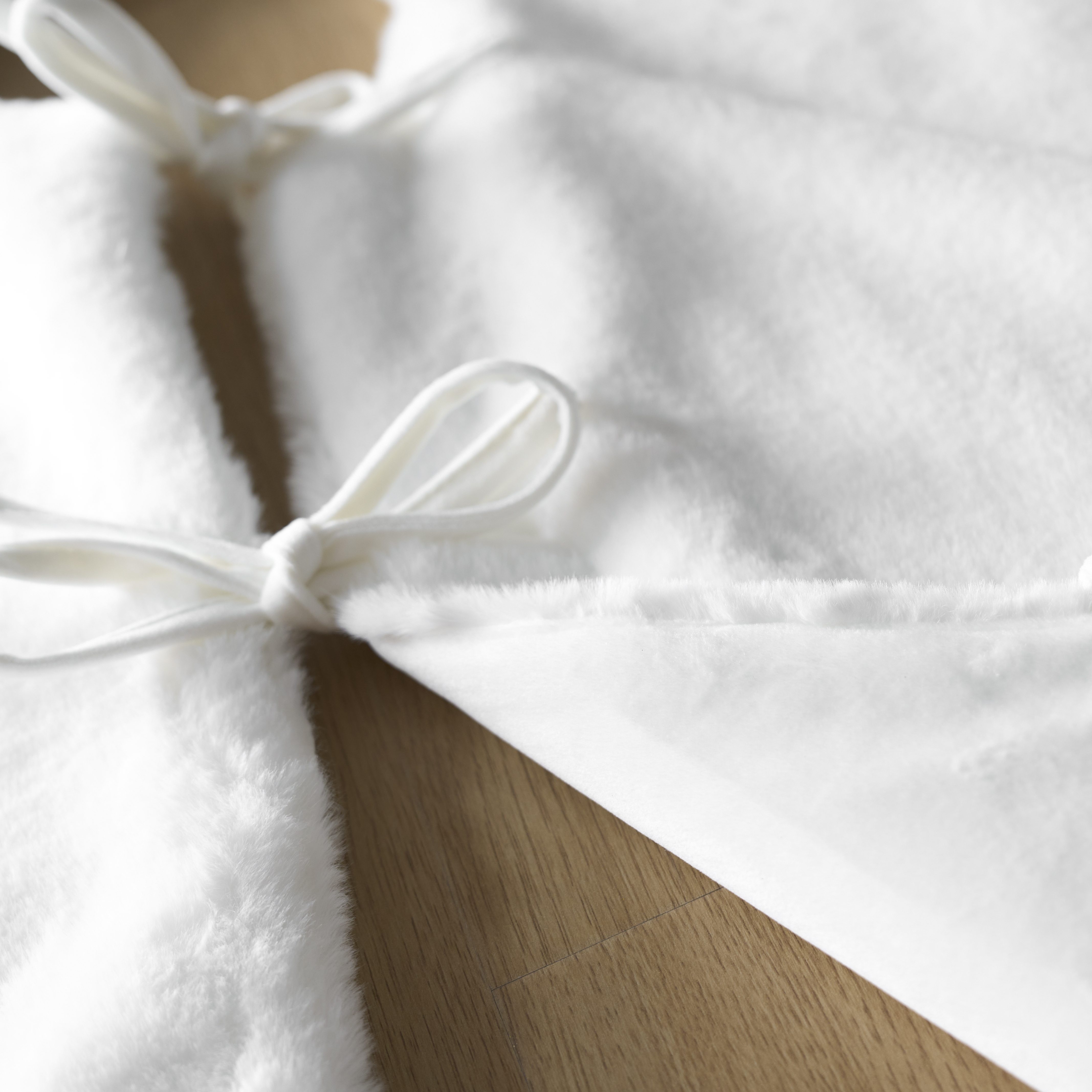 Faux Fur Tree Skirt 48" - White