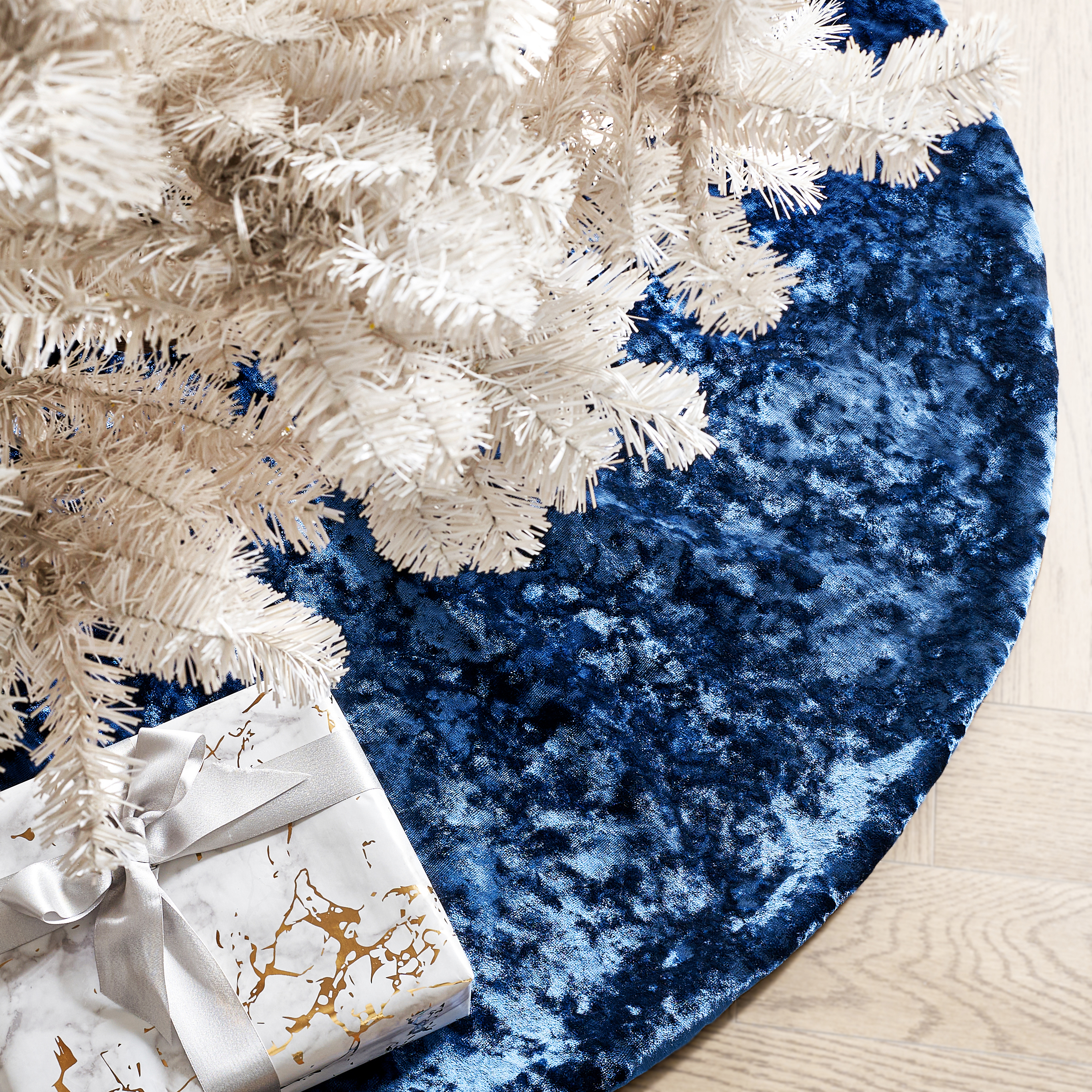 Crushed Velvet Tree Skirt 48" - Sapphrie