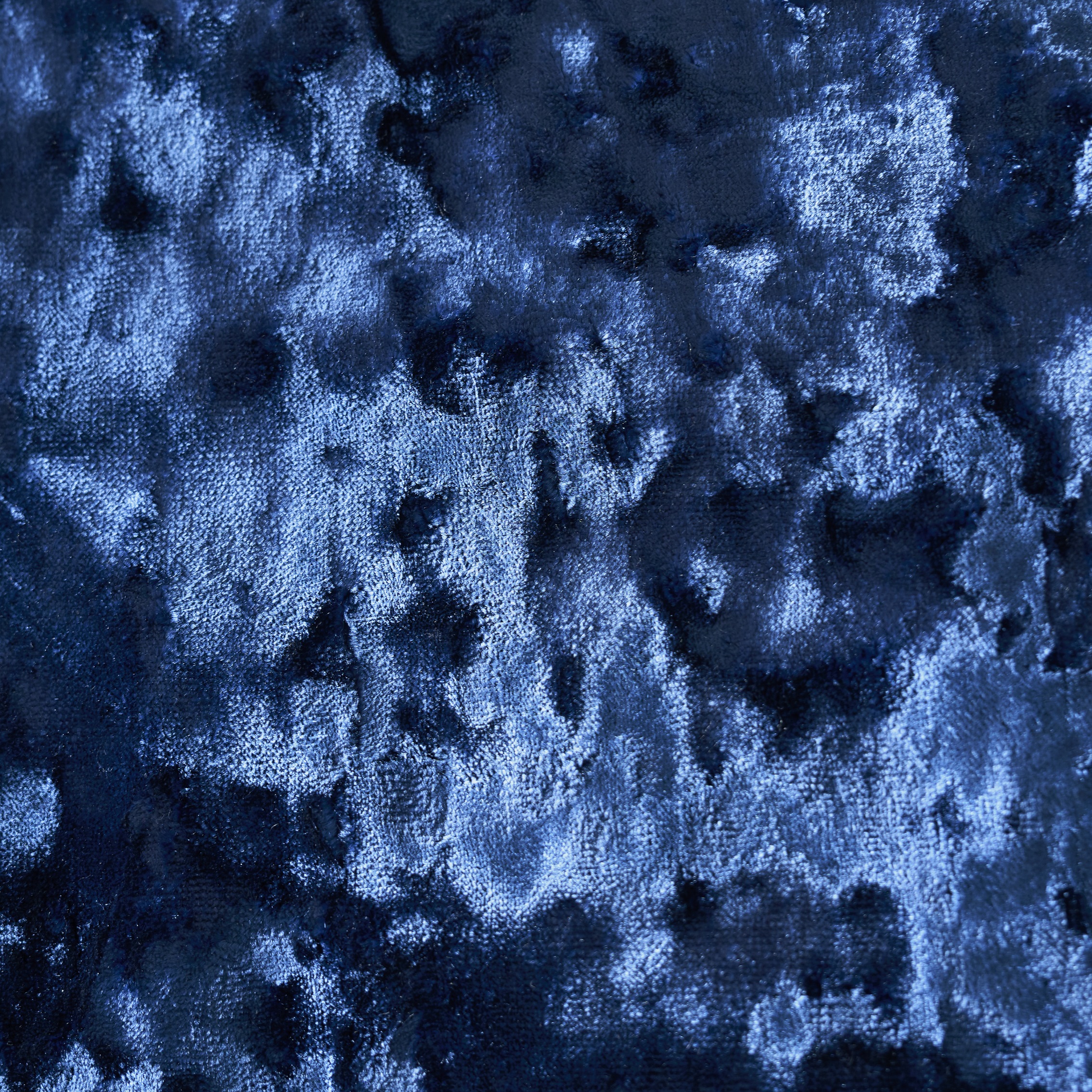 Crushed Velvet Tree Skirt 48" - Sapphrie