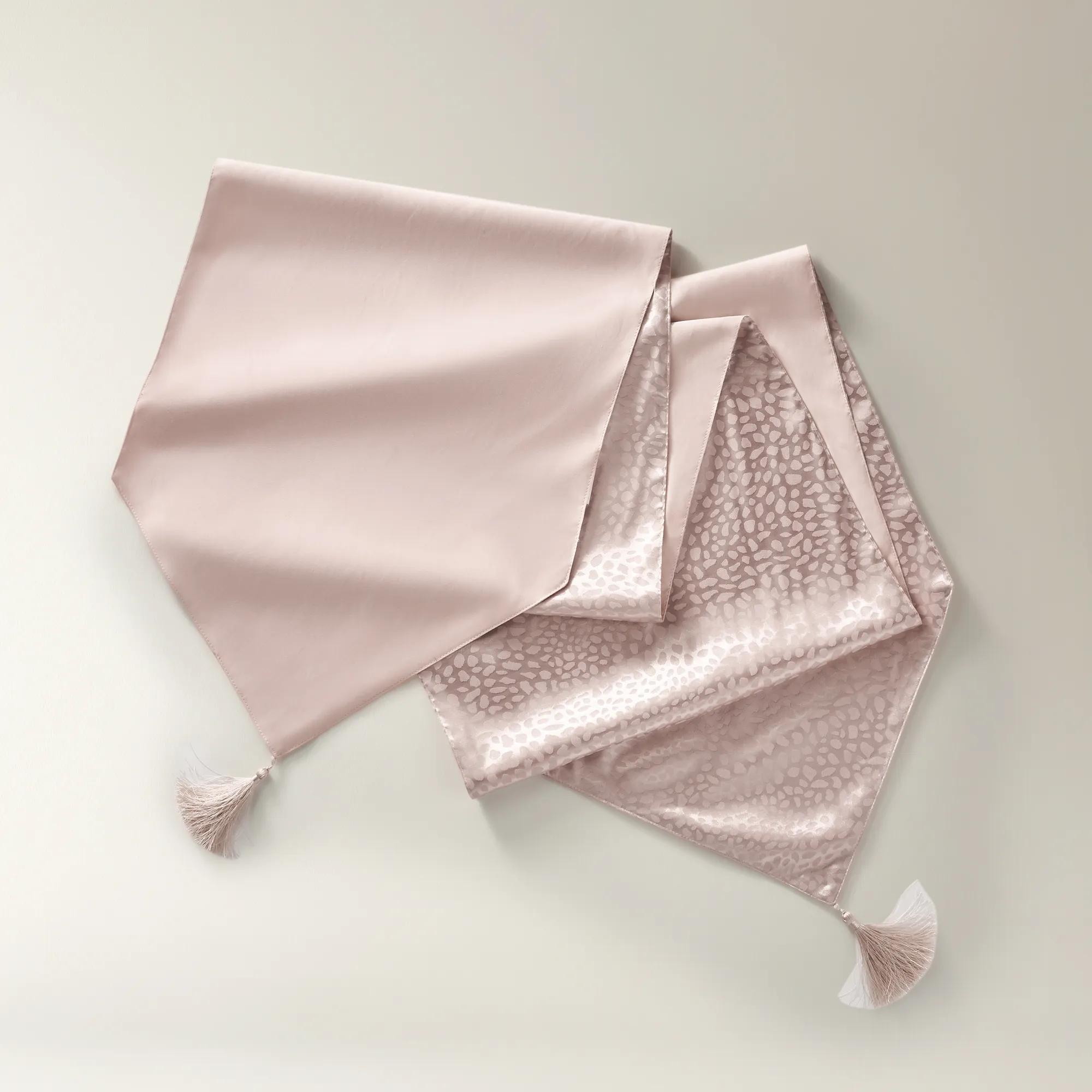 Spotted Tassel Runner - Soft Mauve