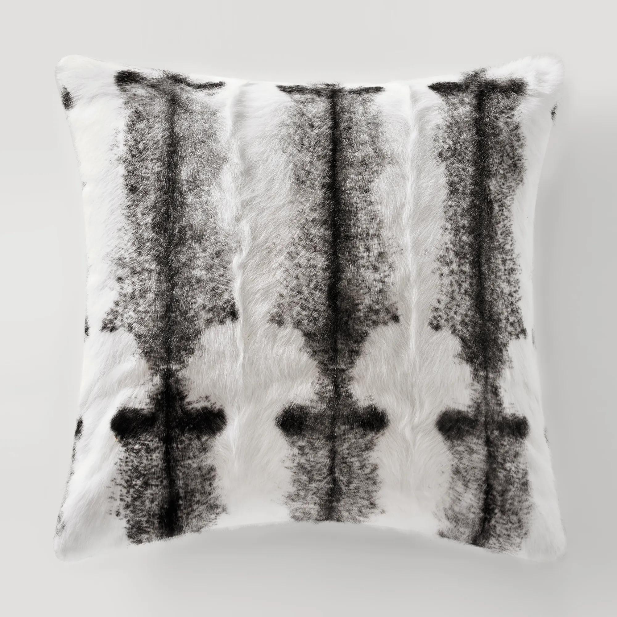 Nord Fur Pillow 22" - Black/White