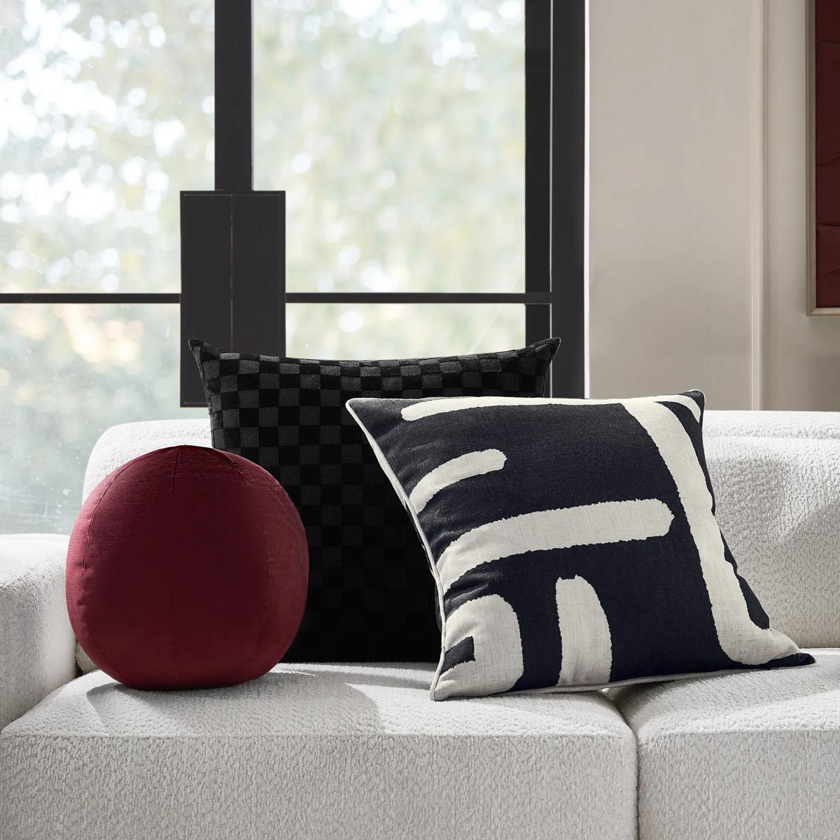 Rian Dual Side Pillow 22"