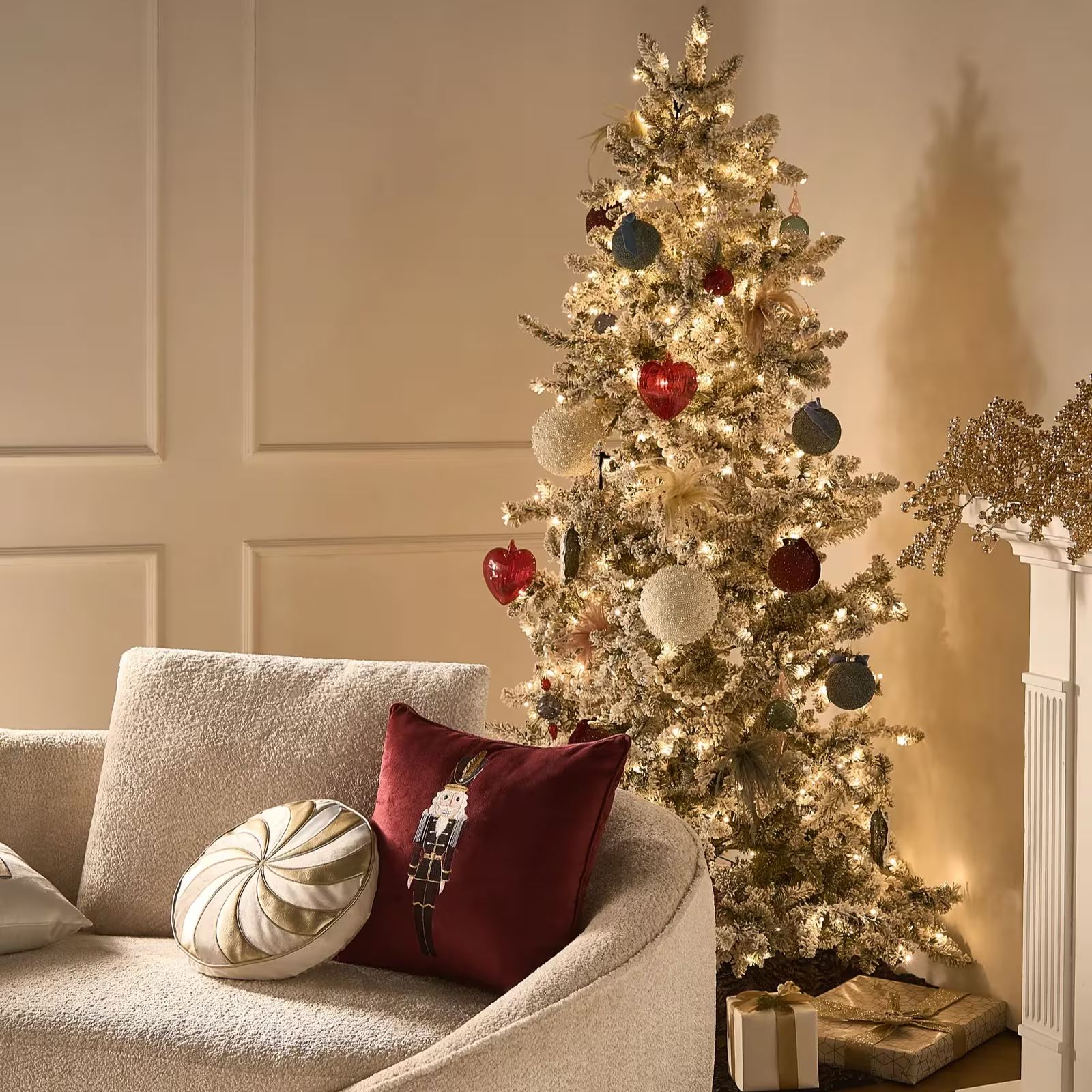Peppermint Round Pillow 15" - Champagne/White
