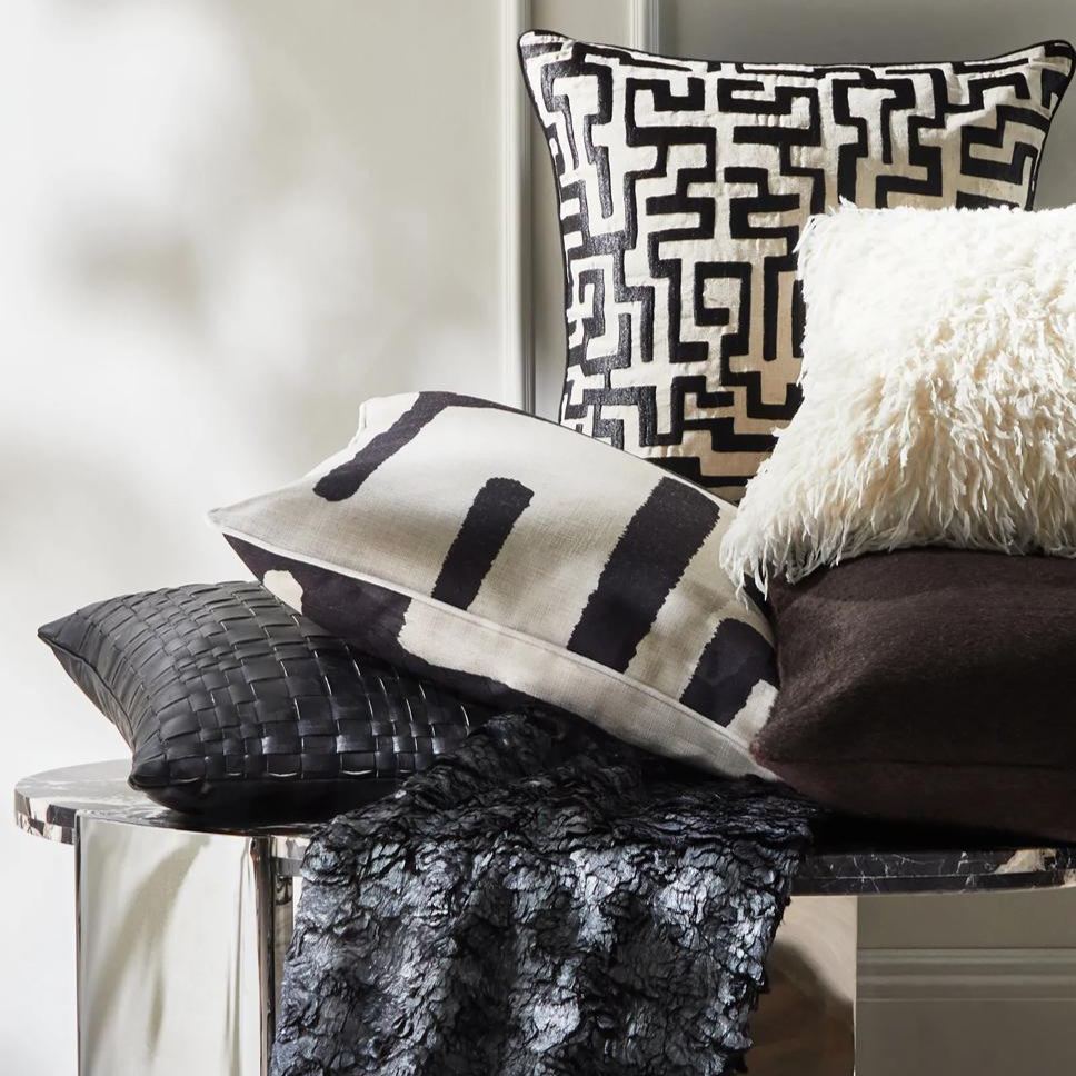 Rian Dual Side Pillow 22"
