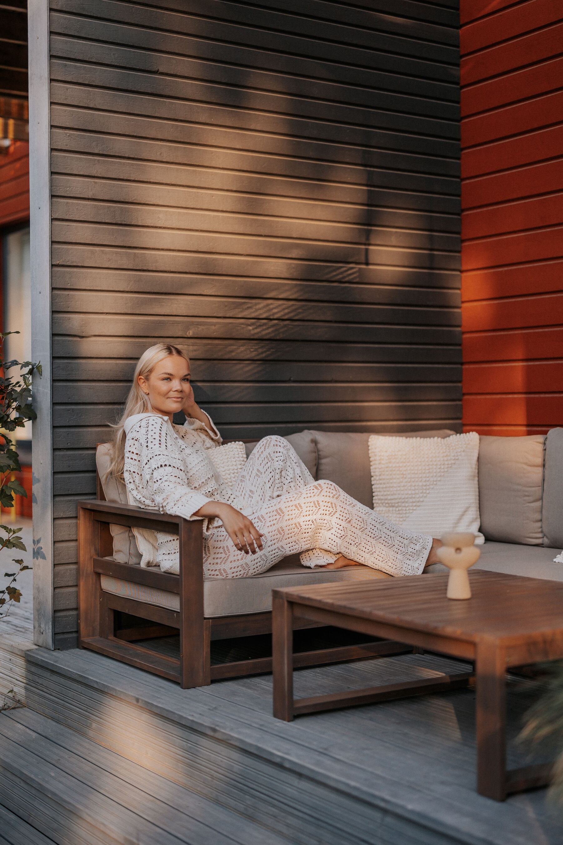 Houston 5-seater acacia wood lounge set with cushions and table