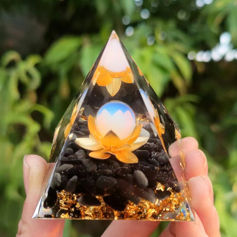Glimmer Crystal Pyramid Energy Generator
