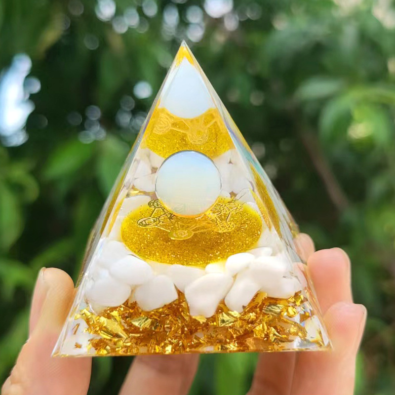 Glimmer Crystal Pyramid Energy Generator