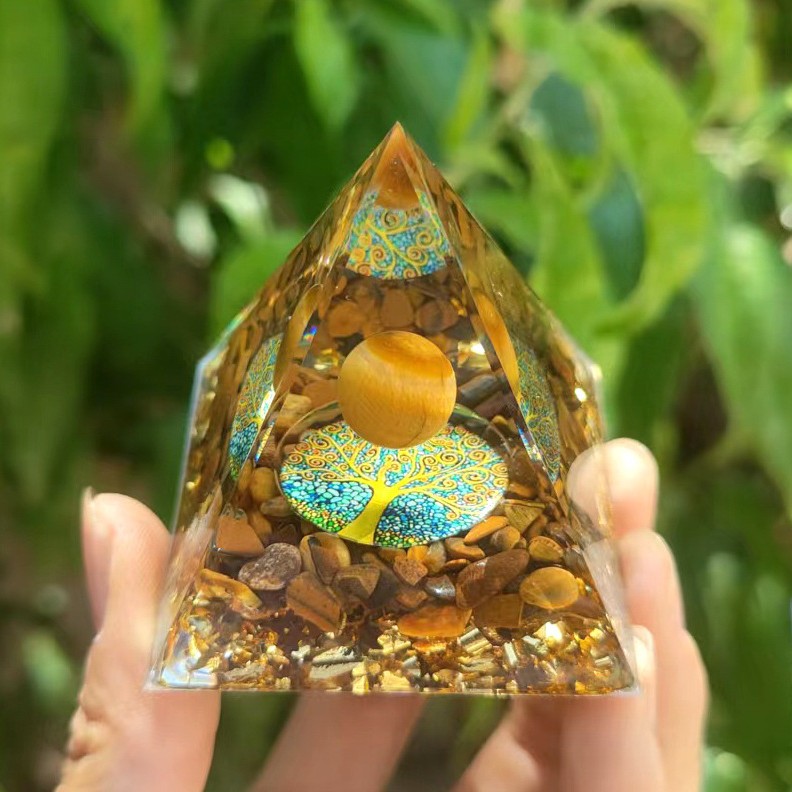 Glimmer Crystal Pyramid Energy Generator