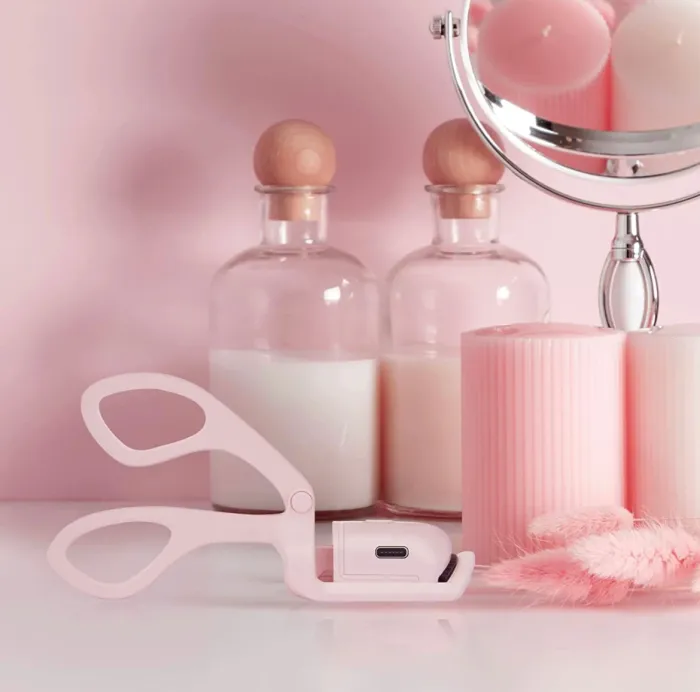 💖Unlock the Secret to Perfect Curls with Our Mini Heated Eyelash Curler!💖