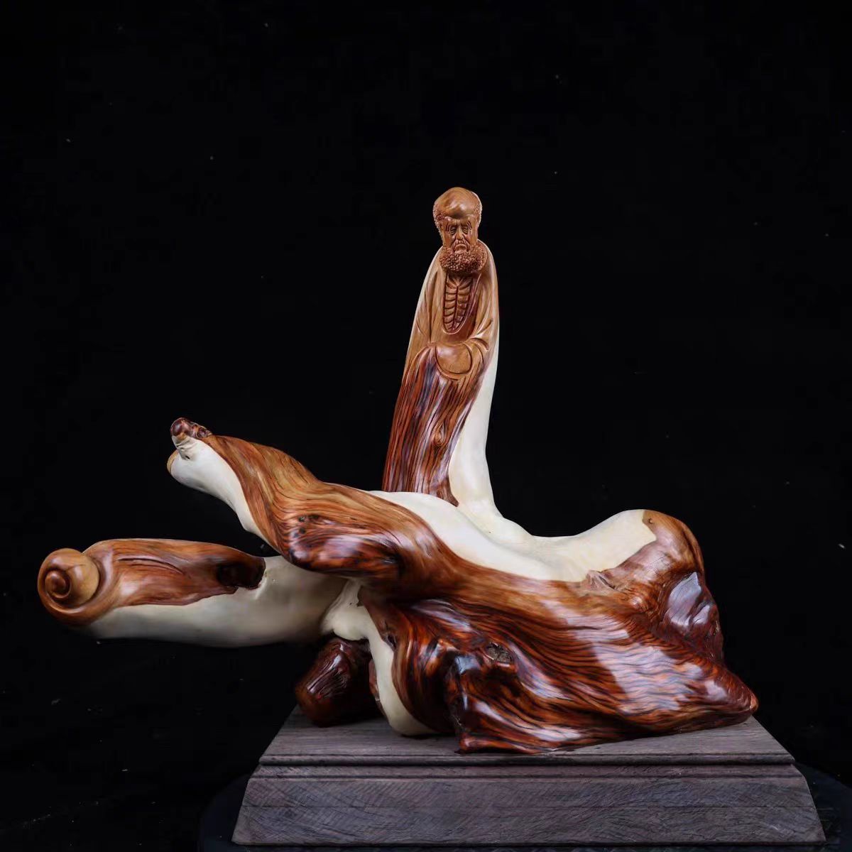 Artistic figurine