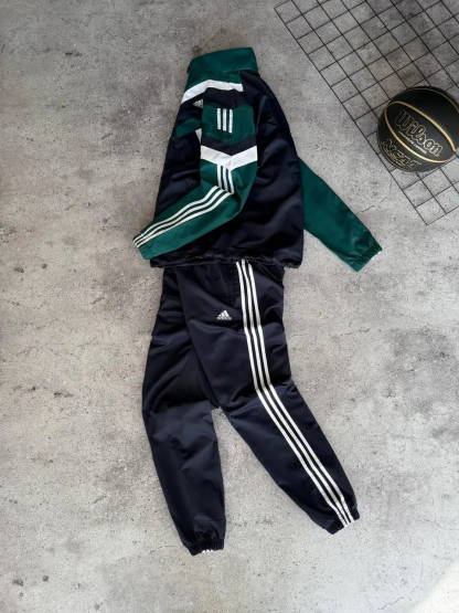 Ad men's sports outfit