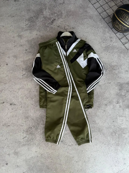 Ad men's sports outfit