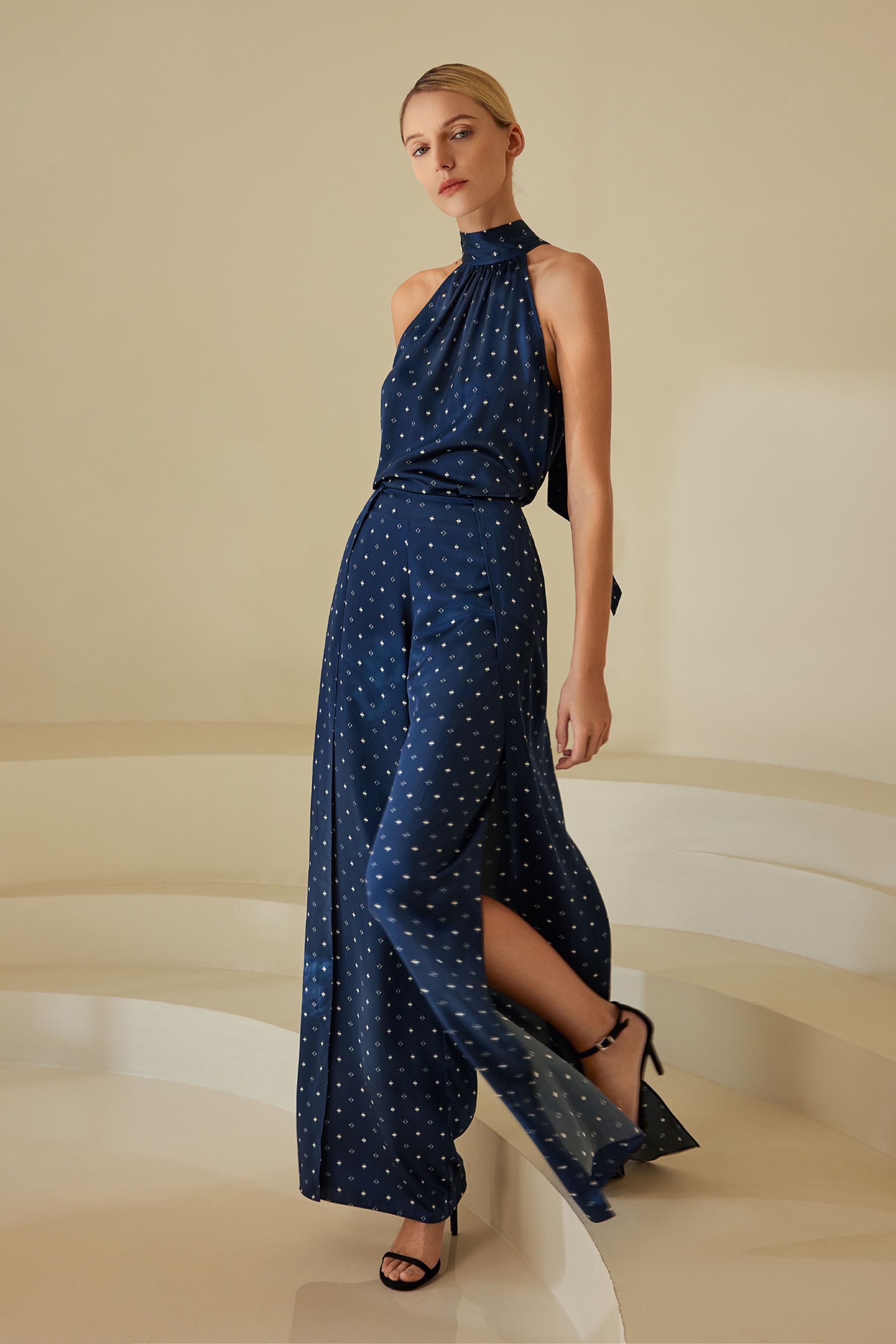 #color_蓝底白菱格